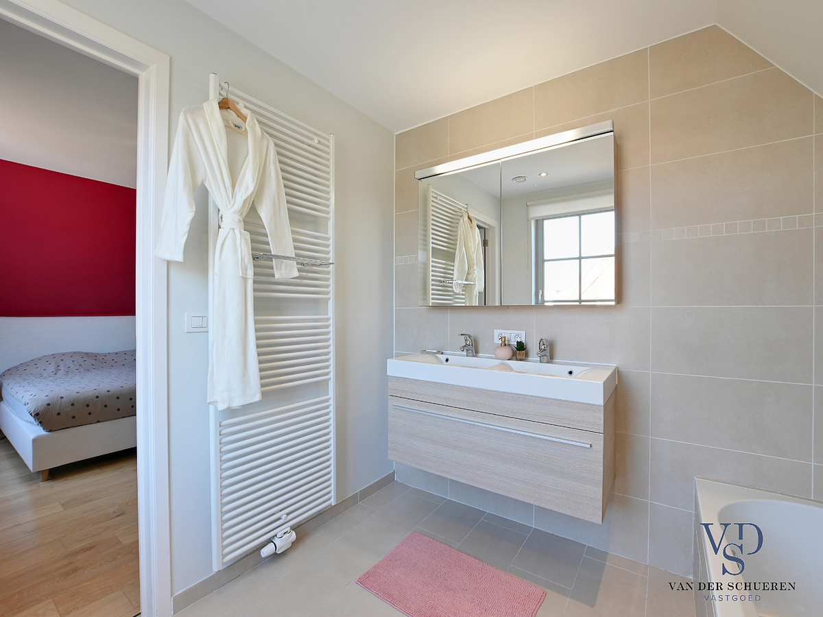 Recente, stijlvolle villa in rustige verkaveling ! 