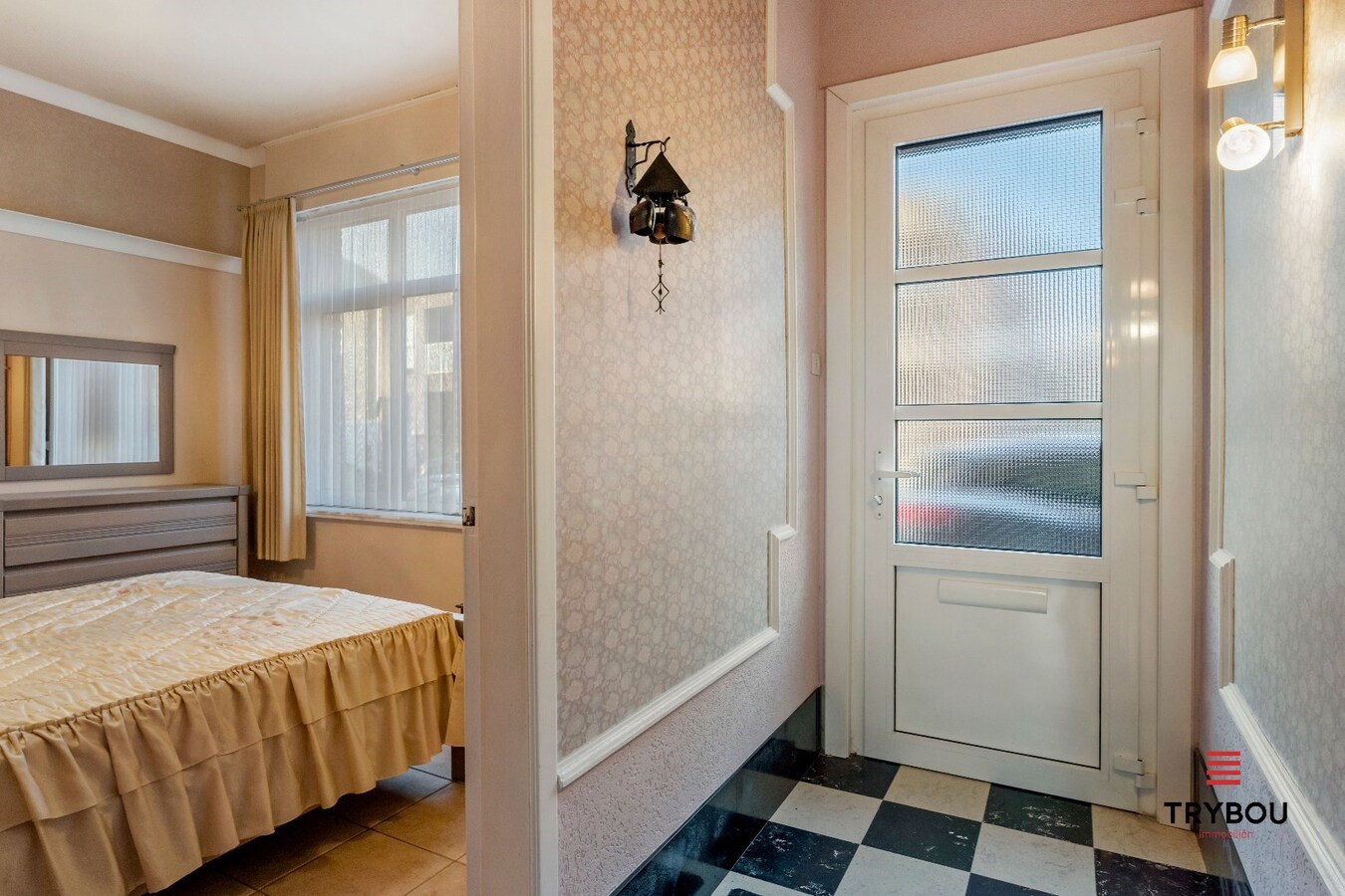 Zeer ruime gezinswoning in het centrum van Merkem 