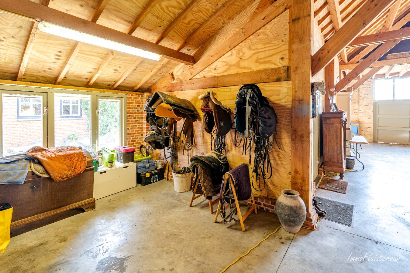 Prachtig landhuis met multifunctioneel bijgebouw, stallen en piste op ca. 5.000 m2 te Ravels (mogelijkheid tot aankoop aanpalende ca. 1 ha landbouwgrond) 