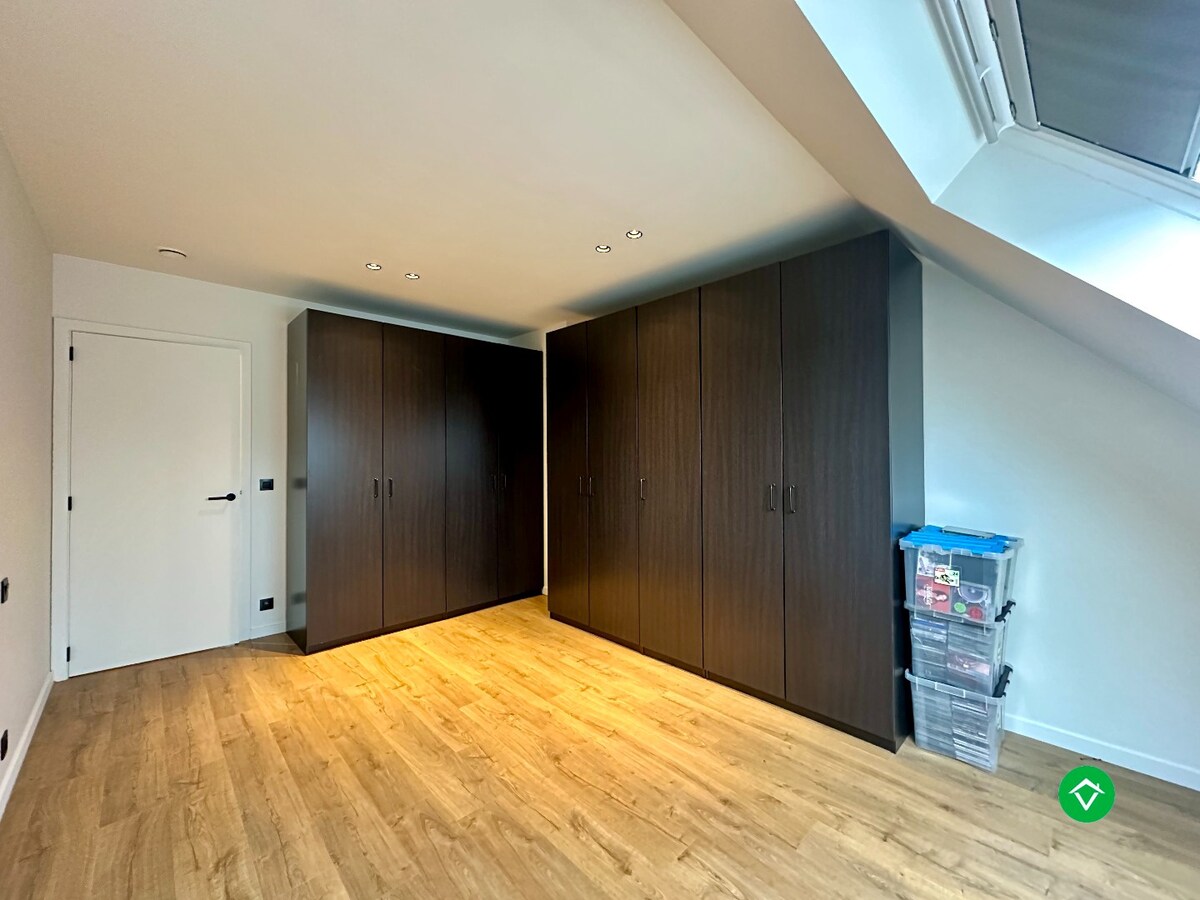 Penthouse met drie slaapkamers en garage in het centrum Koekelare 