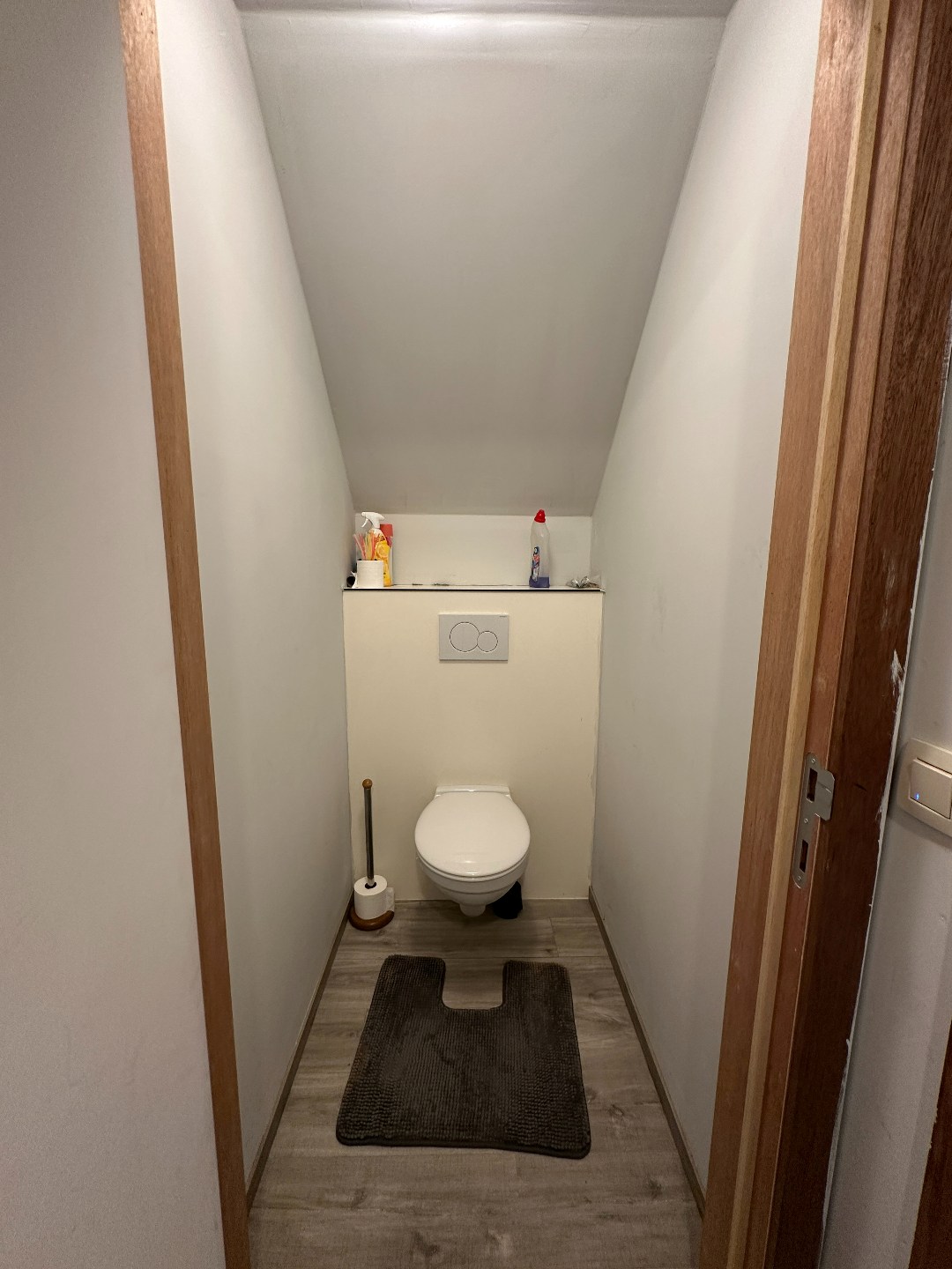 Apart toilet boven