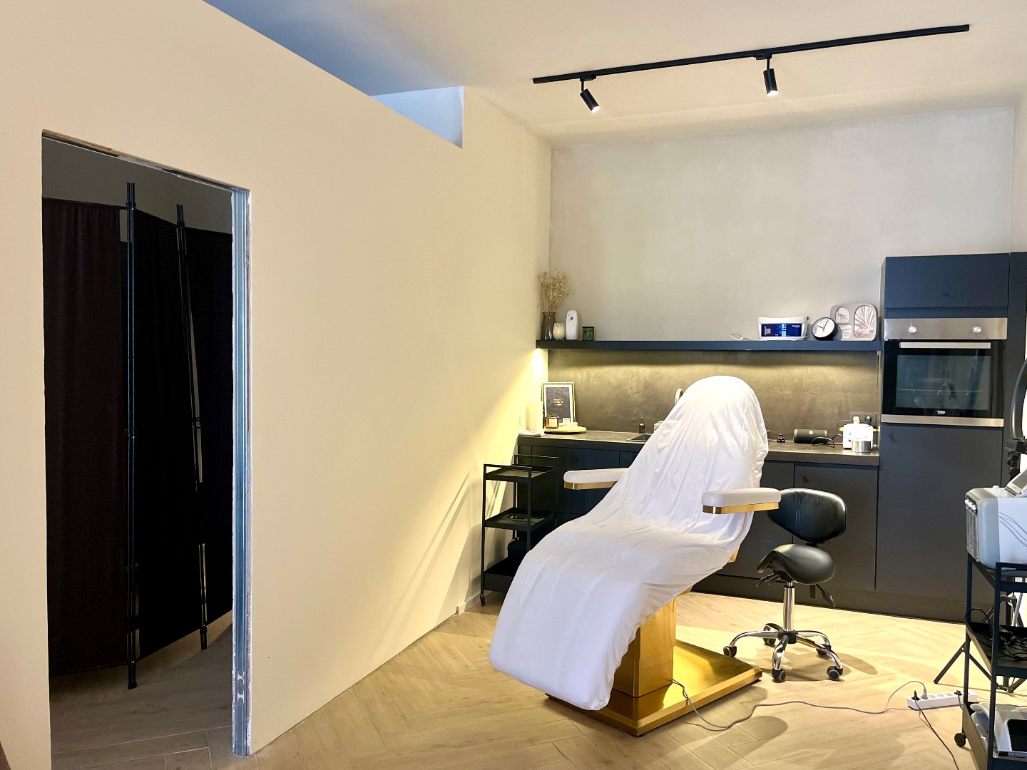 Topgelegen commerciële ruimte van 70 m² met directe huuropbrengst en hoge visibiliteit 