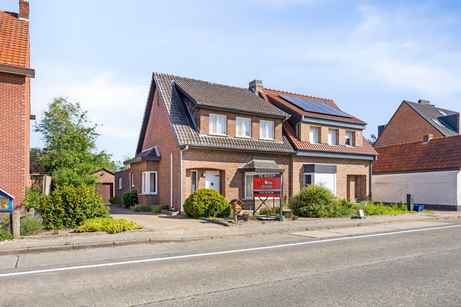 Halfopen bebouwing met 3 slpk., ruime tuin en garage in Mol 