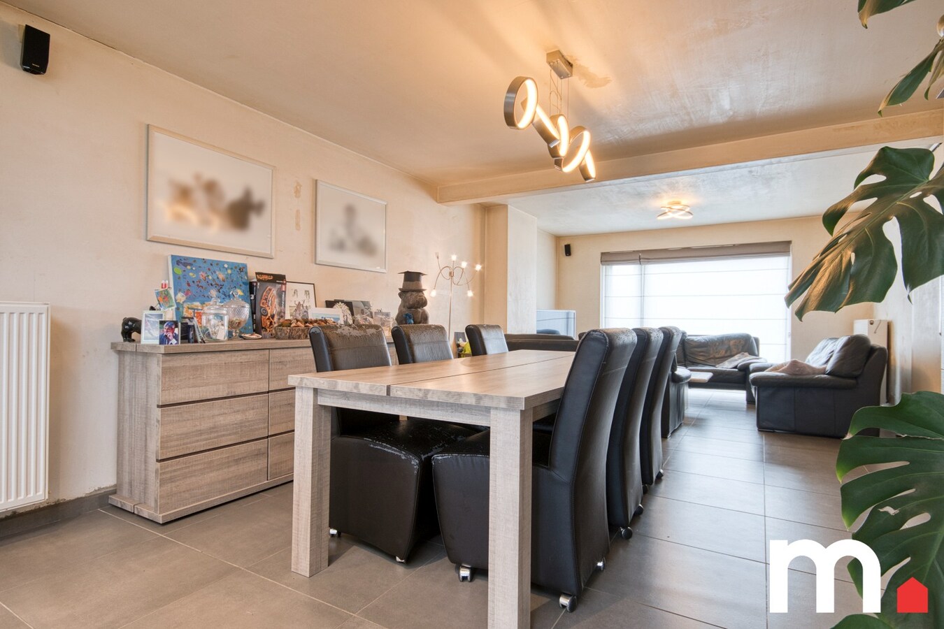 HOB op 734m² met uitweg achteraan EPC B  en multifunctionele ruimte van 48m² te Izegem! 