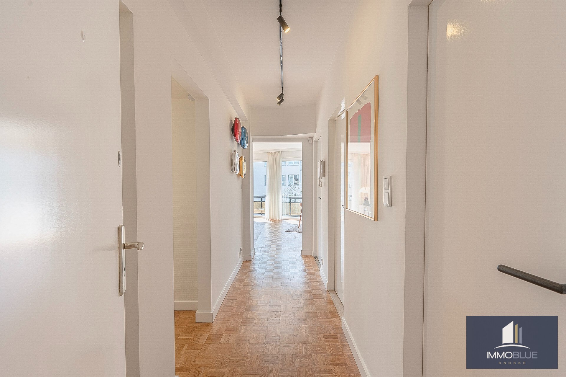 Appartement d’angle lumineux avec vue dégagée. 