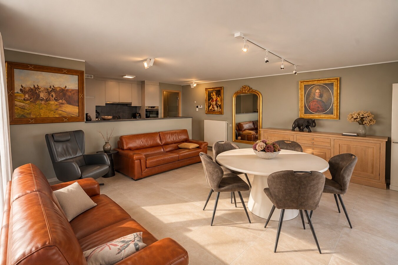 RUIM APPARTEMENT MET MAGNIFIEKE TERRASSEN NABIJ STRAND EN ZEE 
