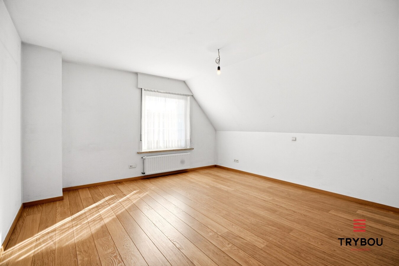 Ruime halfopen woning met 5 slaapkamers te koop in Werken met garage en ruime tuin! 