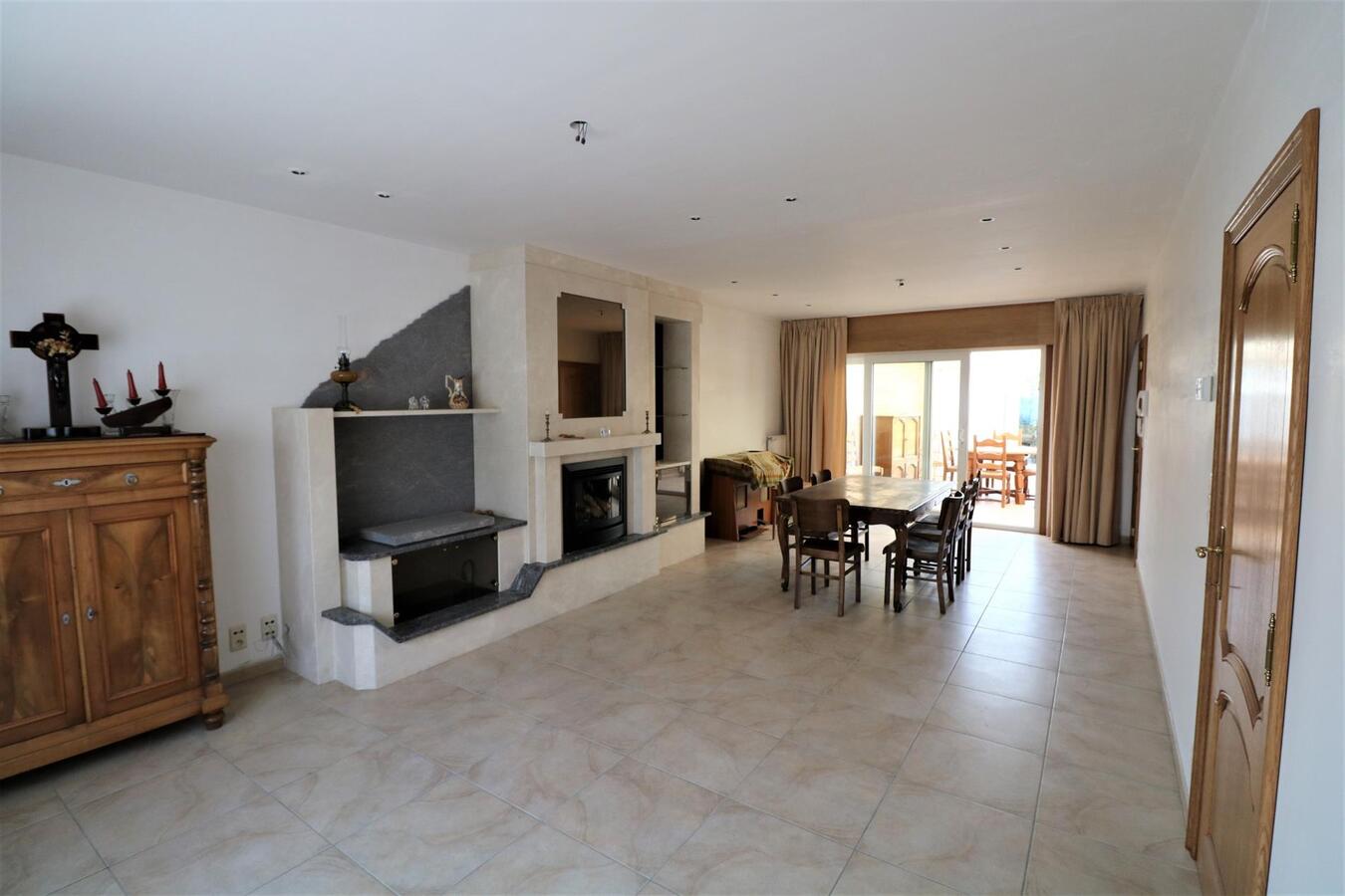 Recente woning met 5 slaapkamers op 698m²  te Alveringem 