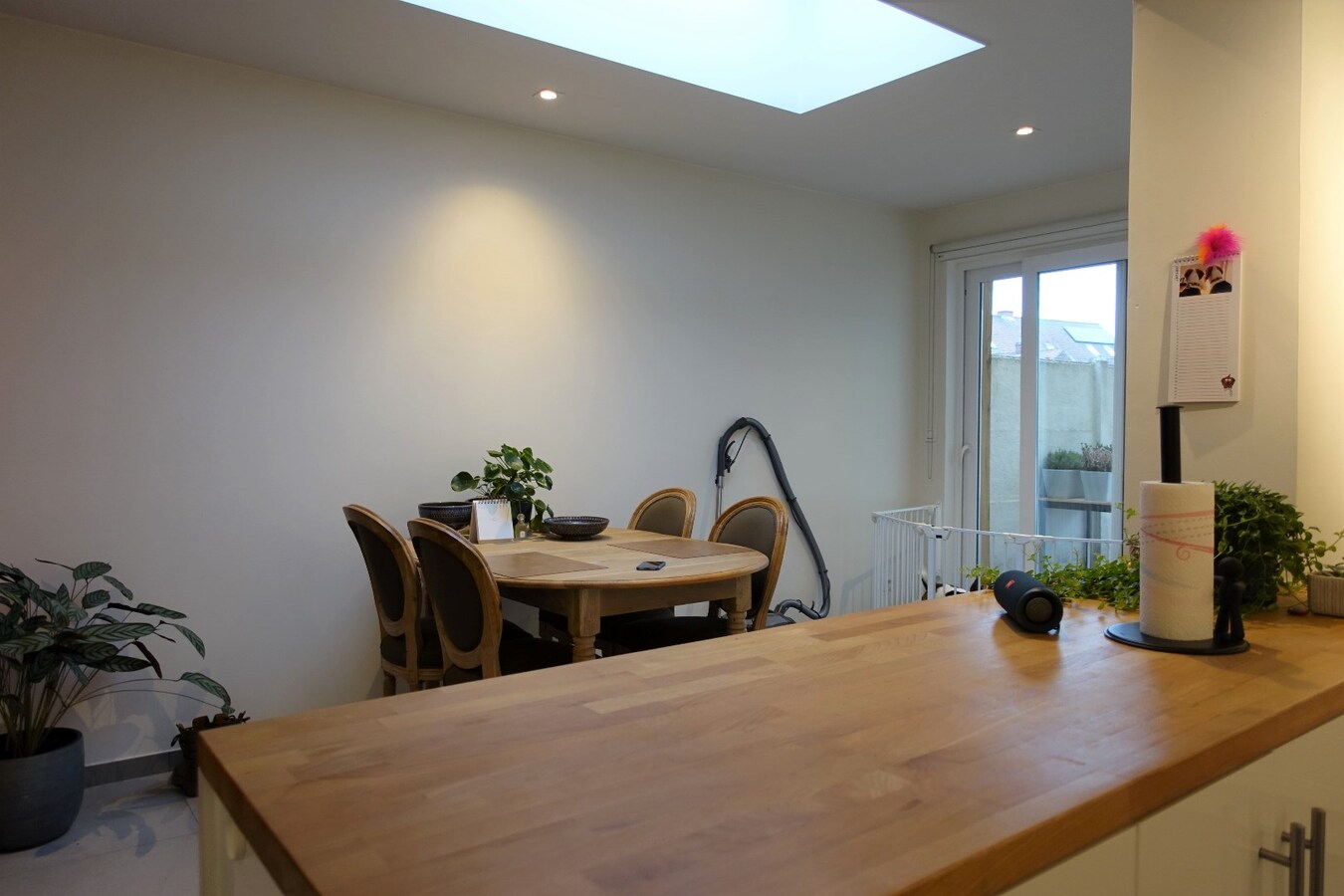 Gerenoveerde rijwoning met 3 slaapkamers en tuin 