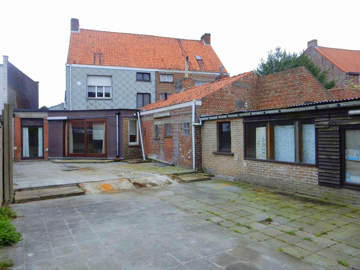 Ruime woning met een zeer groot terras 