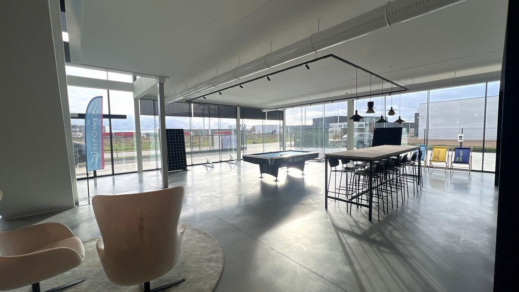 High-end bedrijfsgebouw te huur op bedrijventerrein E17/4 in Lokeren