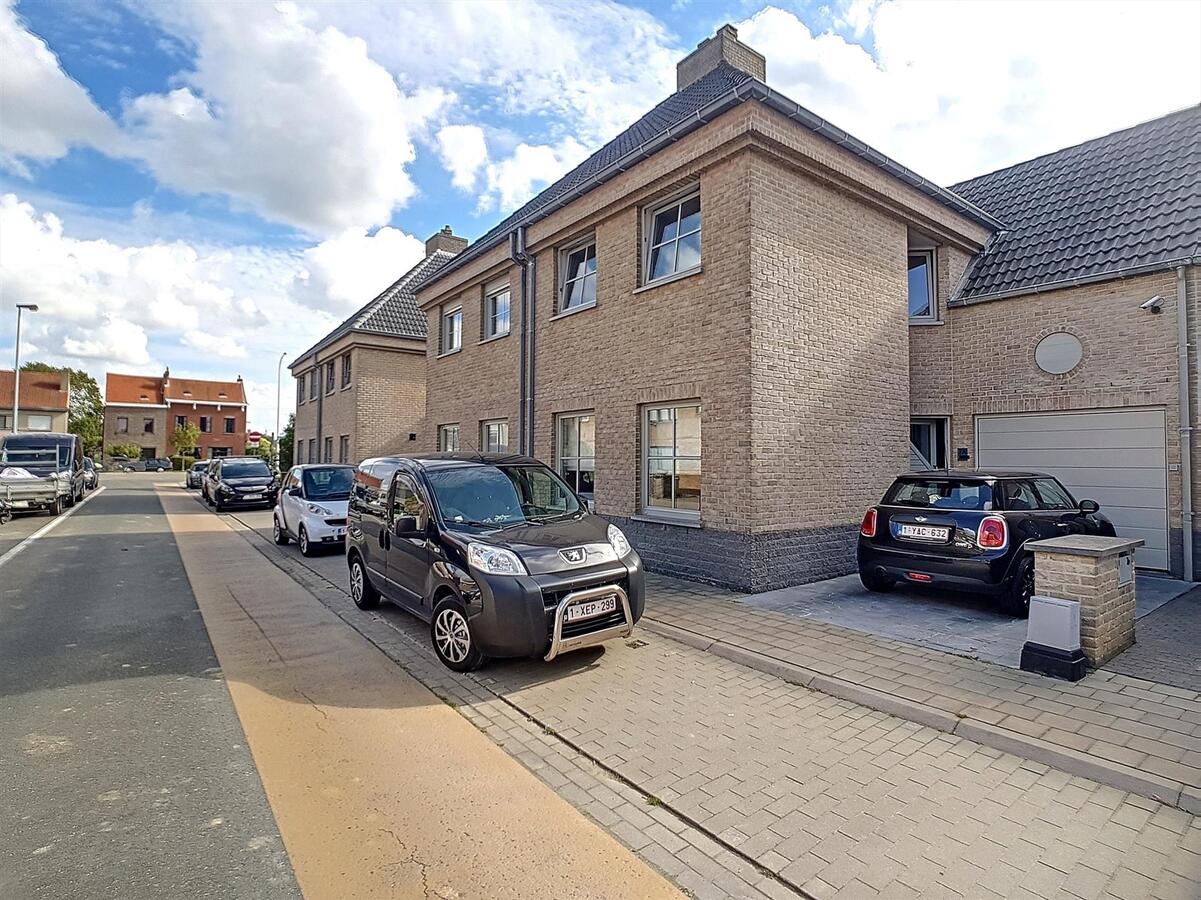 Zeer knappe gezinswoning met tuin, garage &amp; oprit - Lissewege 
