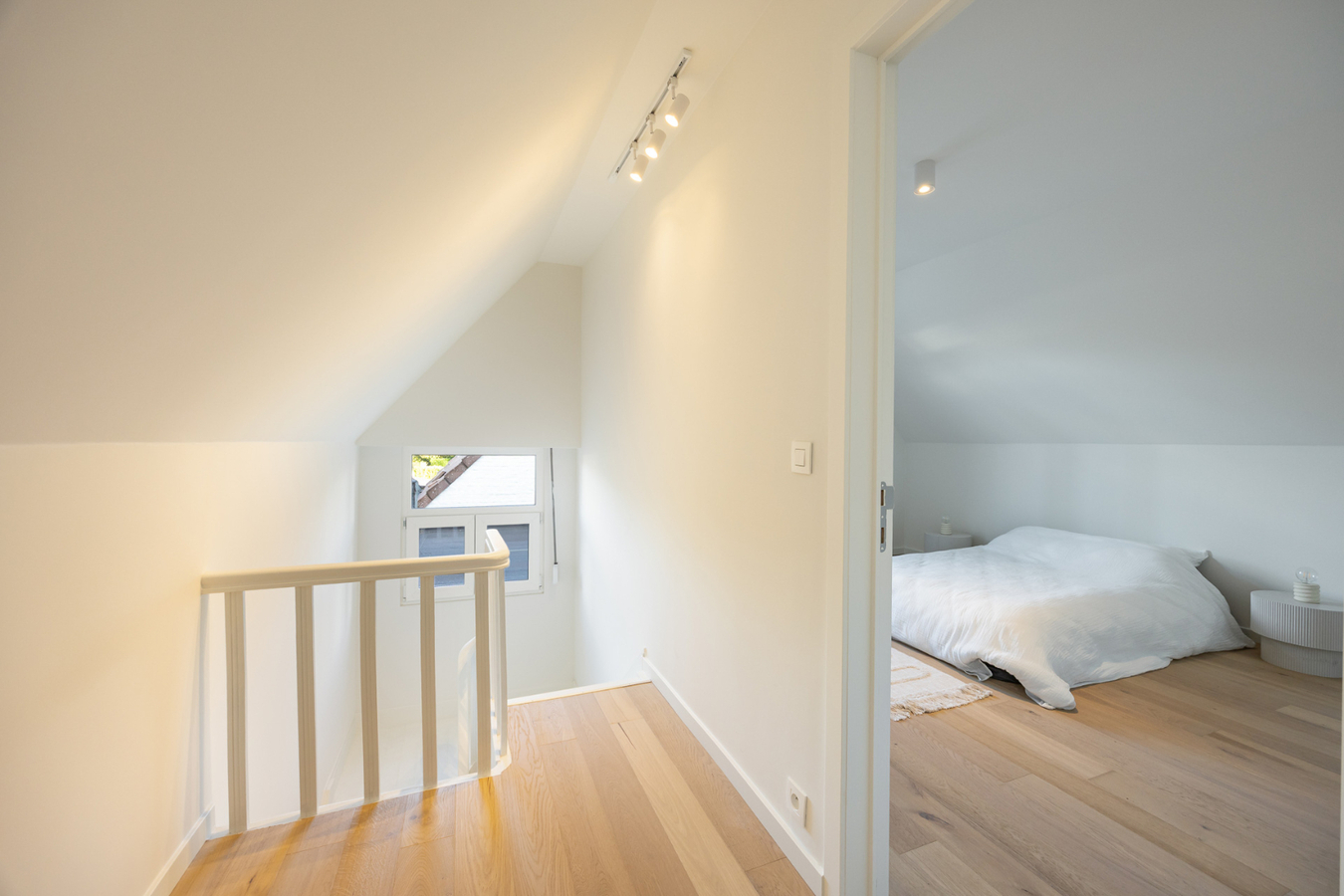 Gerenoveerde woning met 3 slpk en ruime tuin te Schilde! 