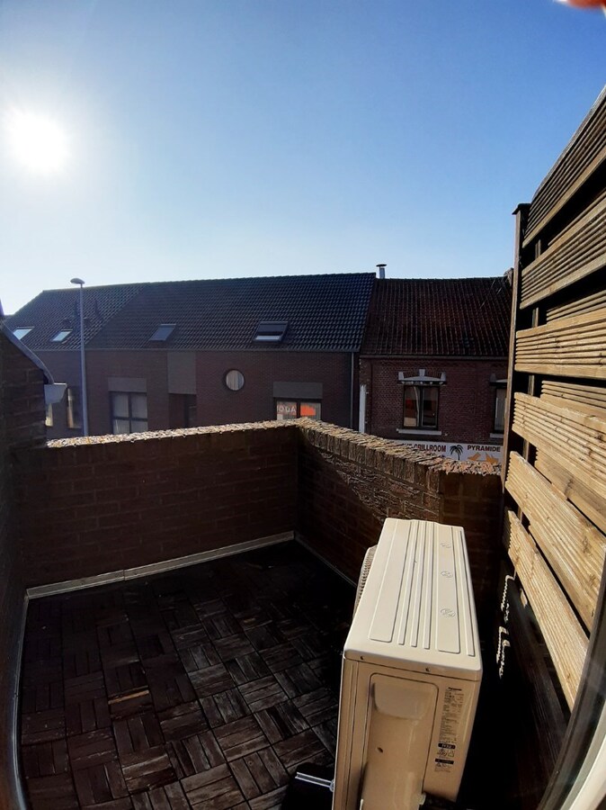 Gerenoveerd dakappartement MET GARAGE te Beverst 