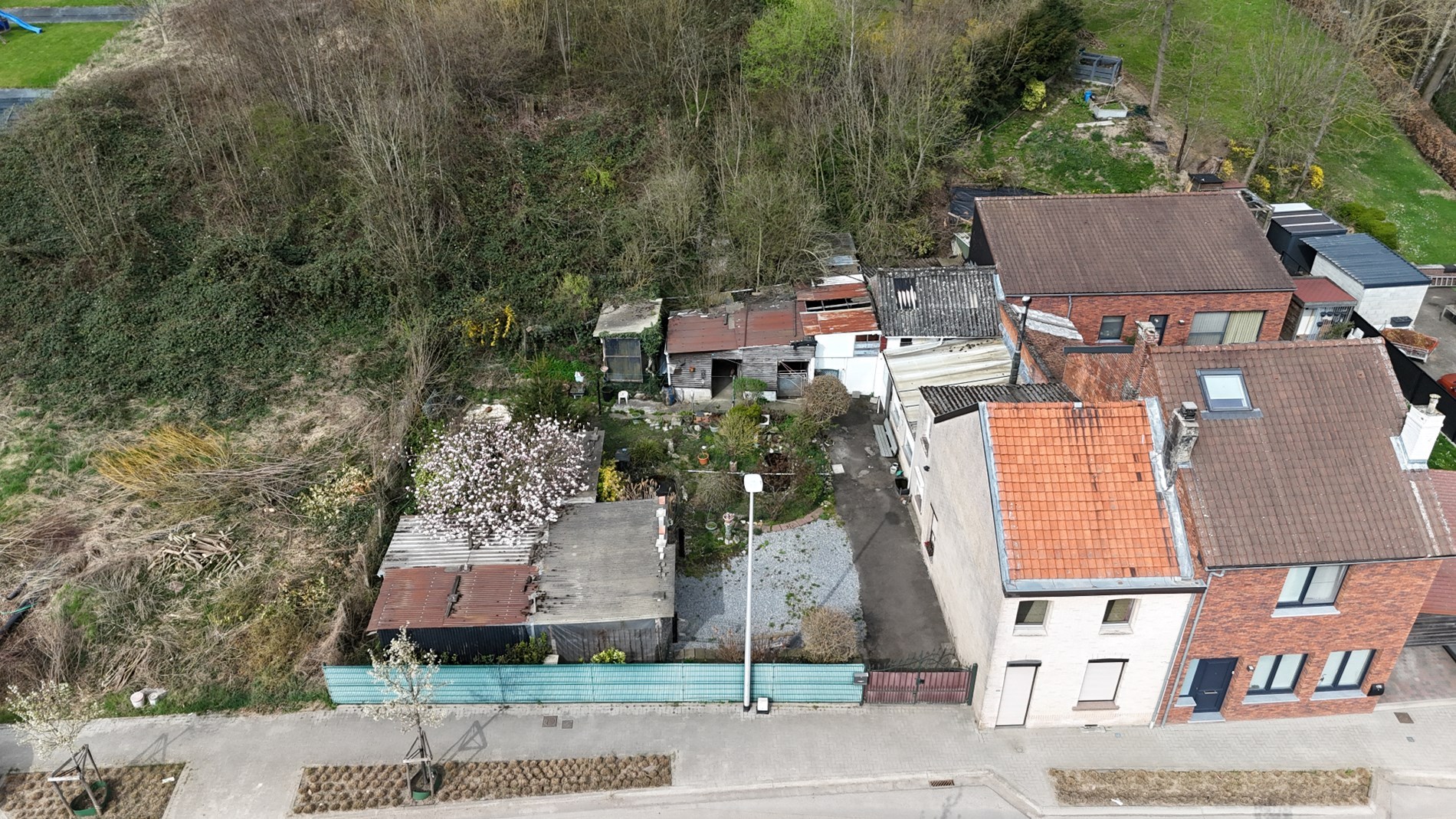 Renovatiewoning of ruim perceel bouwgrond in stadsrand Tongeren 