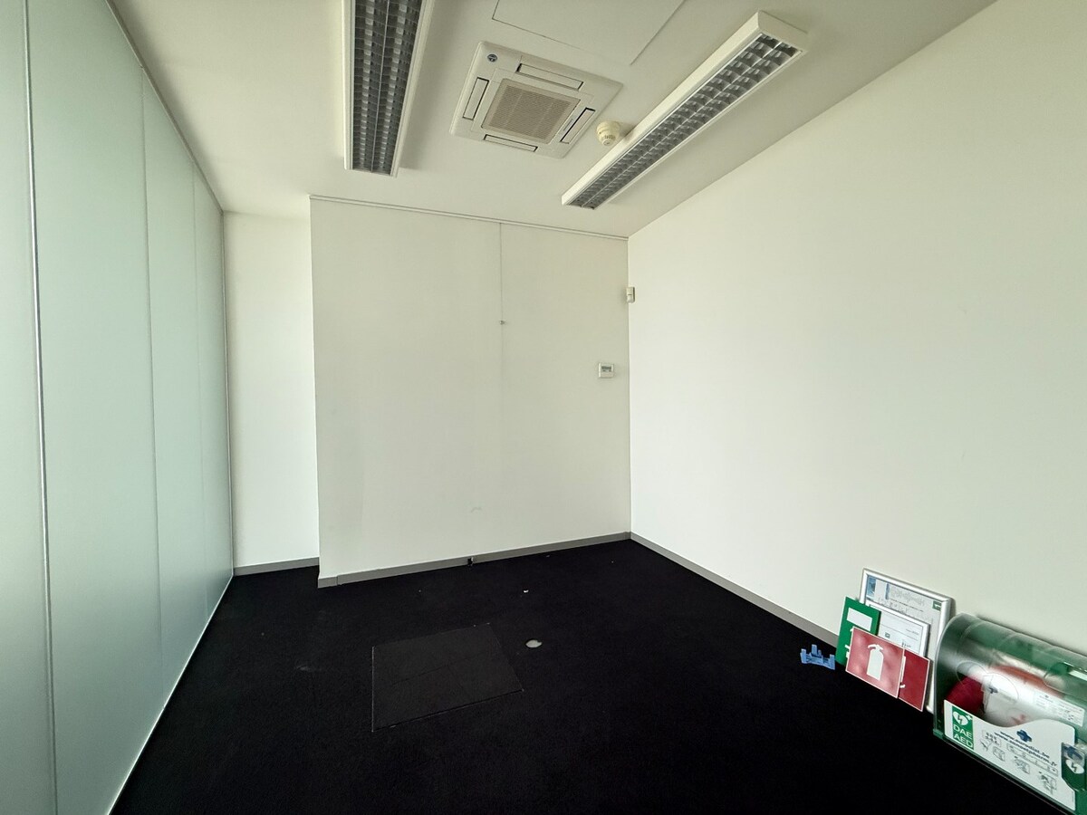 Centre d’Affaires « Excellence » – Bureau à louer ± 210 m² avec parkings 