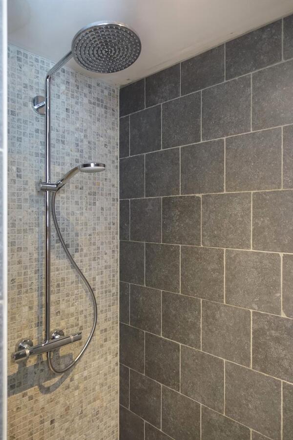 Prachtige recente villa met bijgebouw 