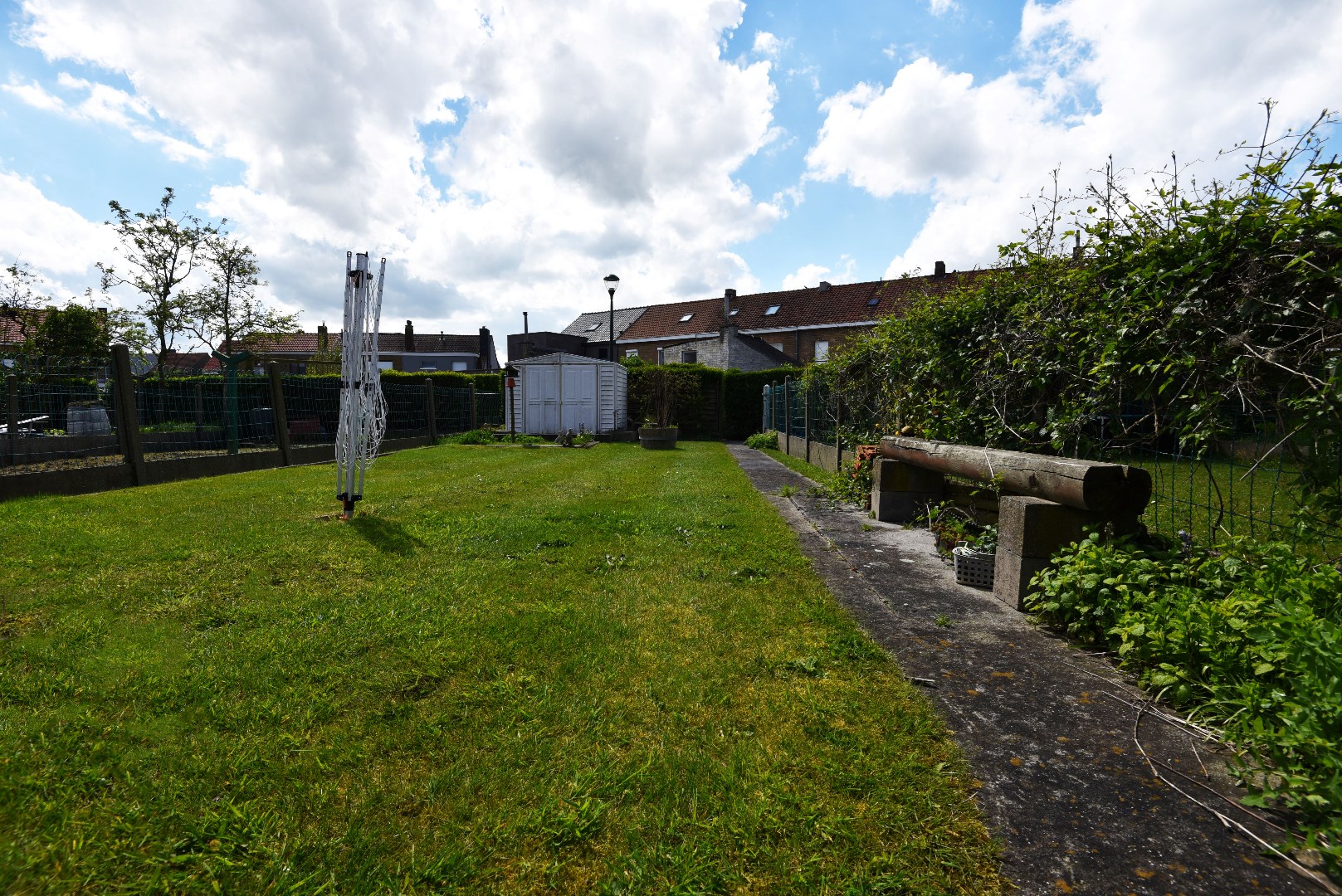 Op te frissen rijwoning met 3 slpks en tuin te Blankenberge (Uitkerke) 