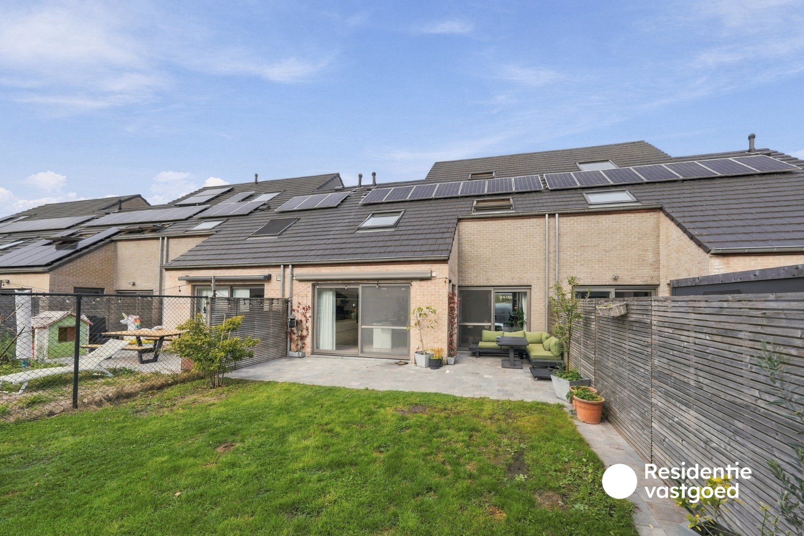 Instapklare woning te koop met garage en tuin! 