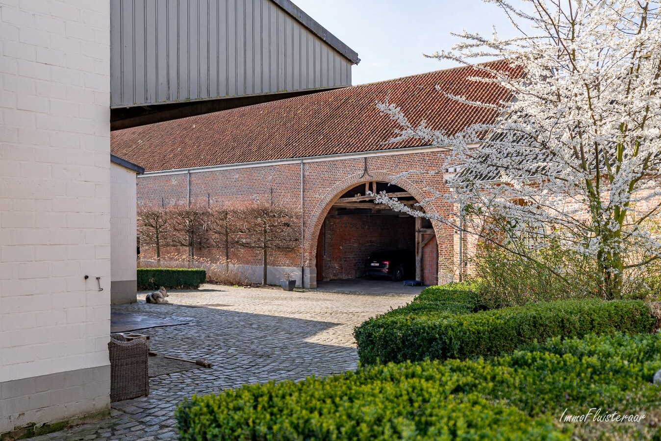 Uitzonderlijke woning met paardenaccommodatie, binnen- en buitenpiste op ca. 9,4 ha te Haacht 