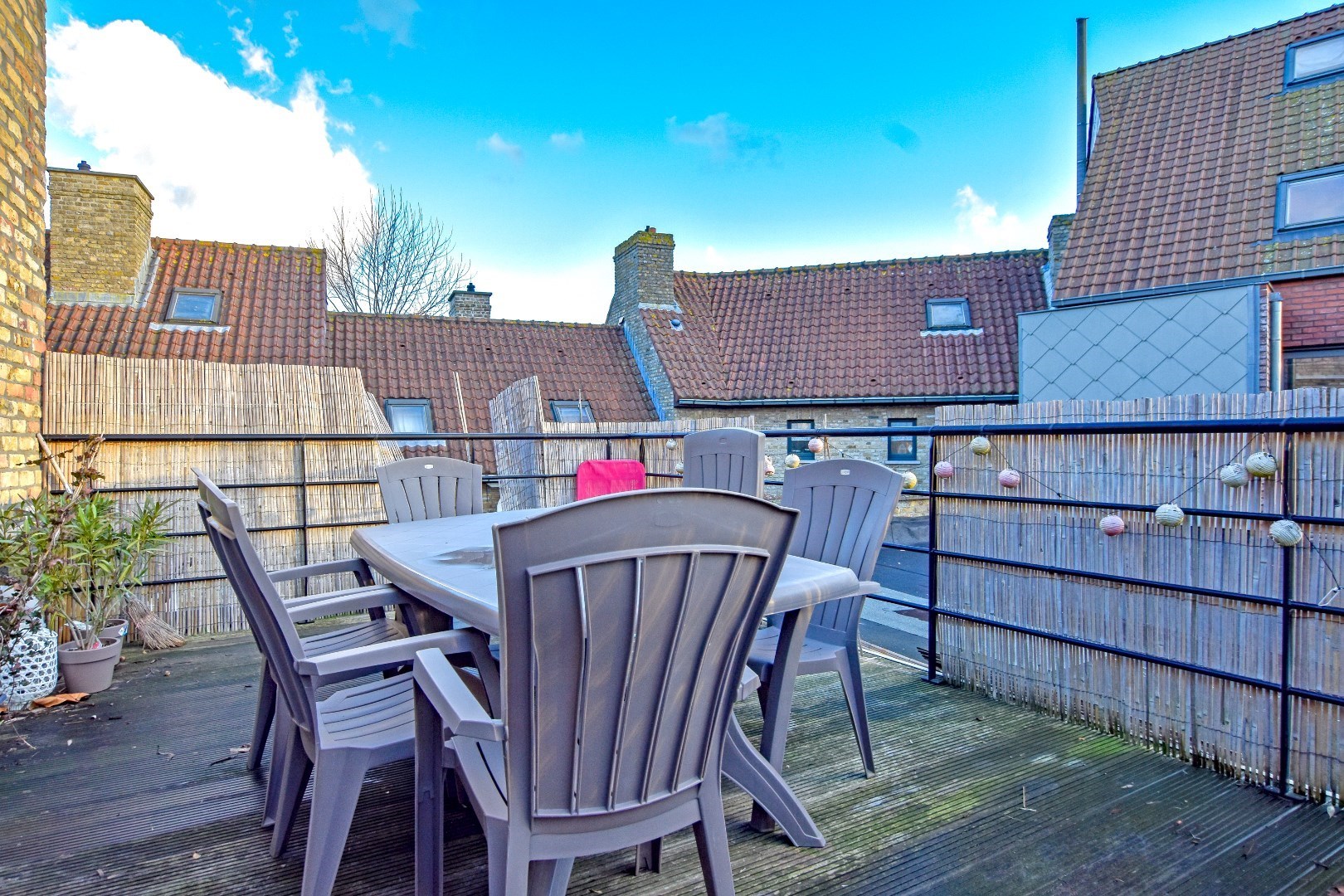 Ruime half open bebouwing te centrum Veurne! 