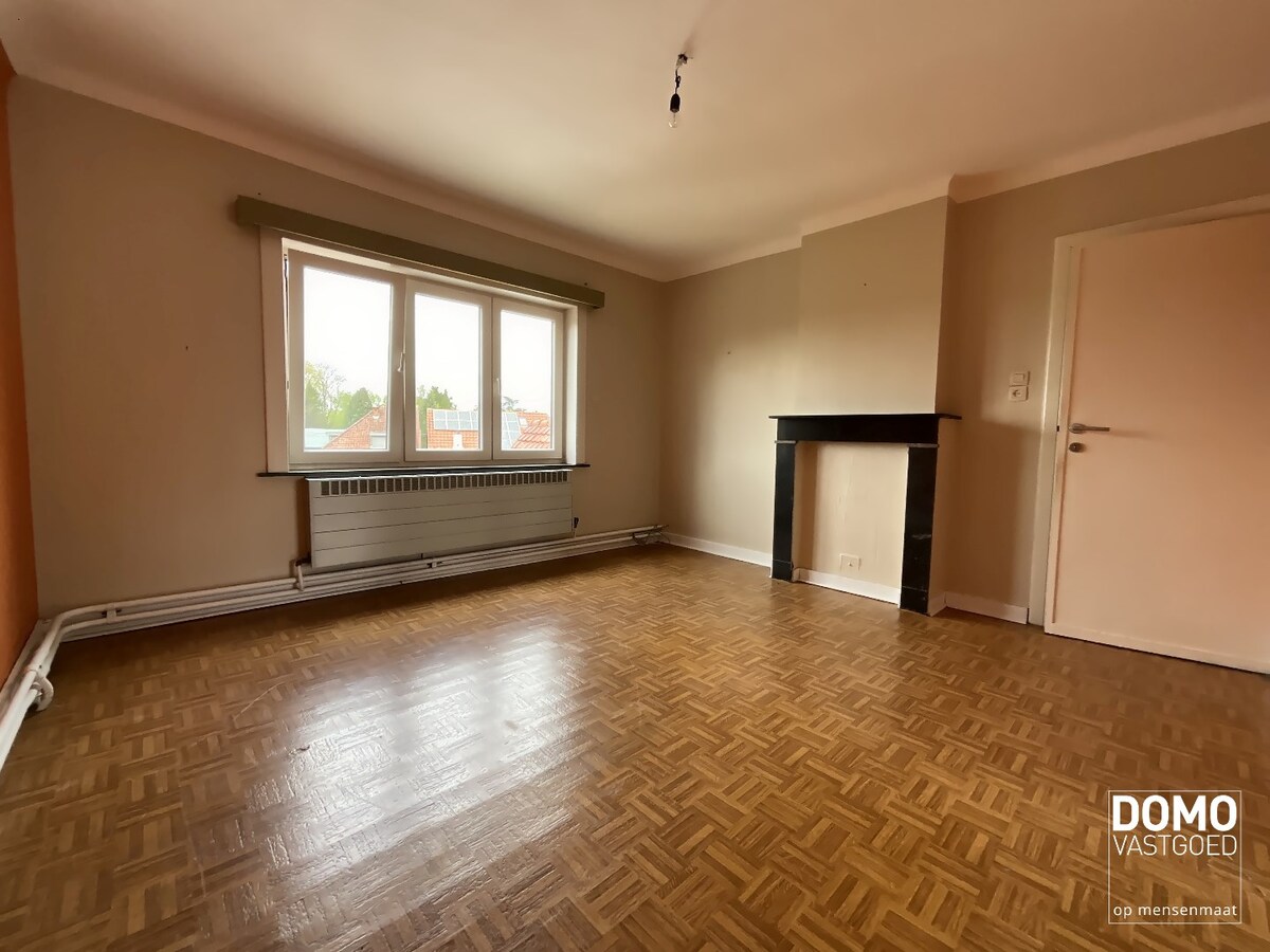 WONING MET TUIN, GARAGE EN 3 SLAAPKAMERS IN HET CENTRUM VAN KERMT 