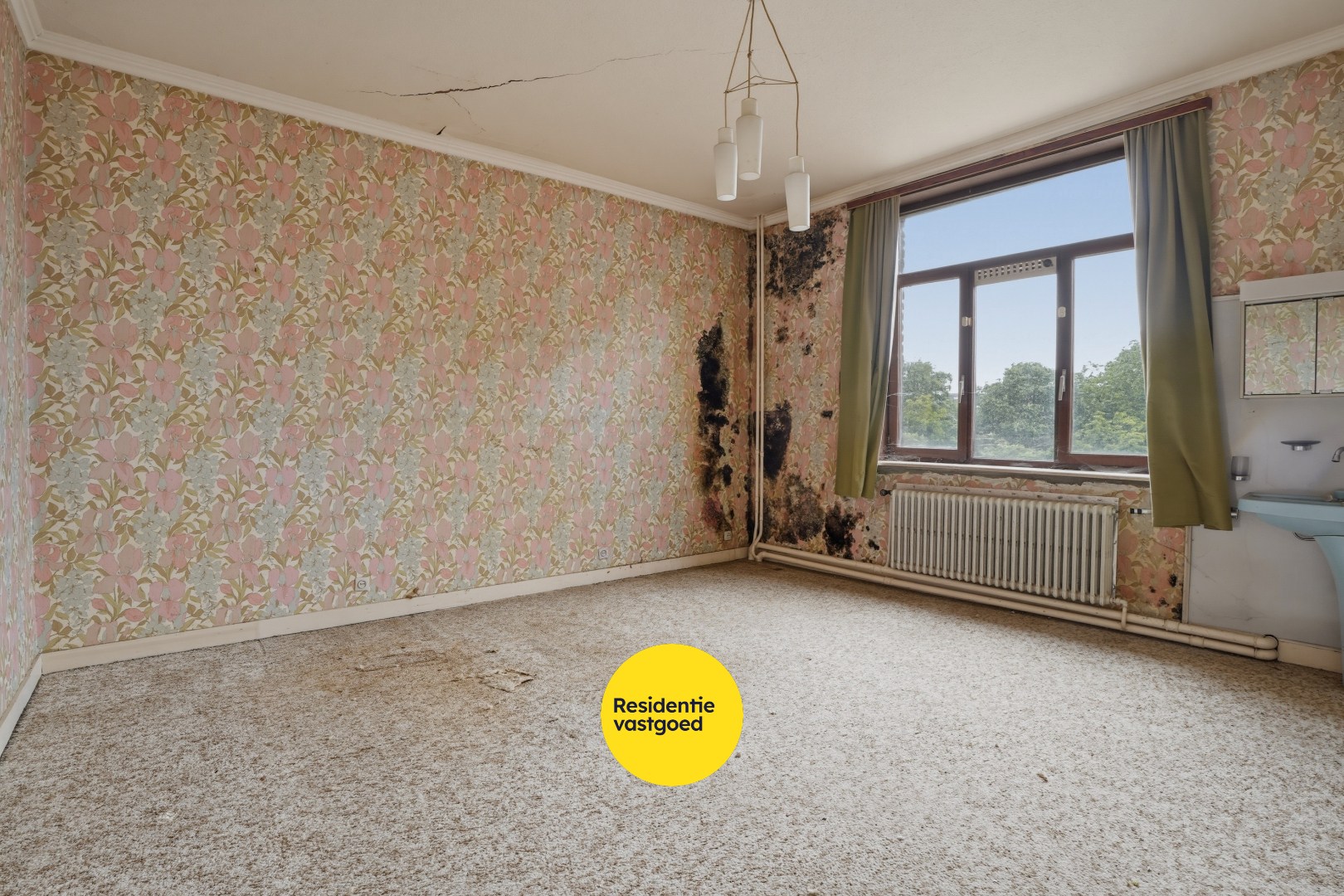 Te renoveren woning met veel op potentieel op topligging. 