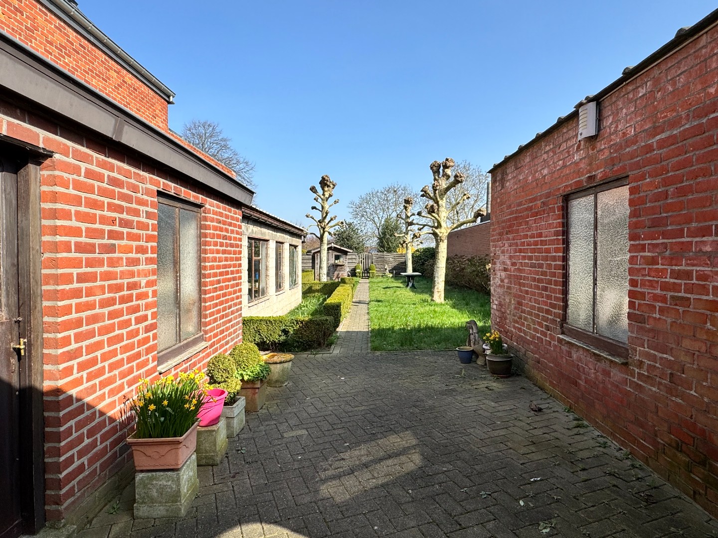 Woning met veel potentieel, 4 slaapkamers en garage te Zulte. 