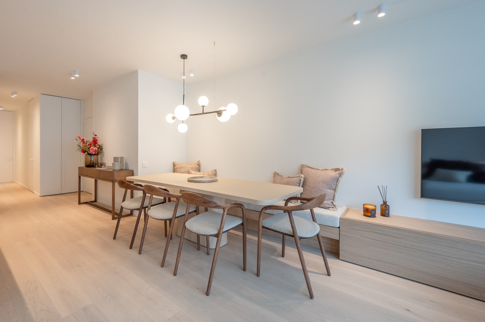 Exclusief gerenoveerd appartement met 3 slaapkamers te koop vlak bij het Albertstrand en het Rubensplein 