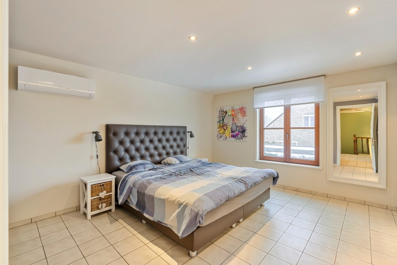 Ruime woning op een zeer rustige locatie met tuin, garage, carport en 3 slaapkamers in Opglabbeek. 