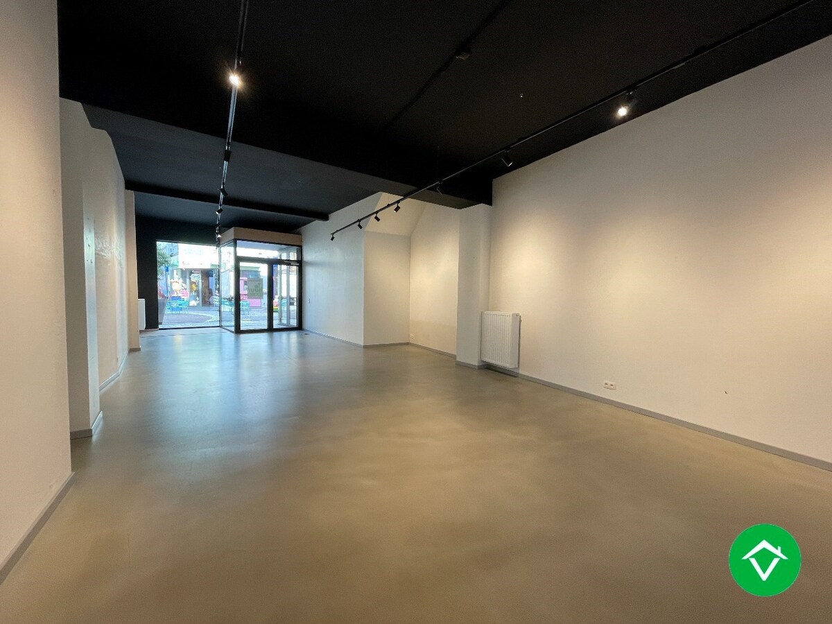 Centraal gelegen handelspand (129m²) in het centrum van Roeselare 