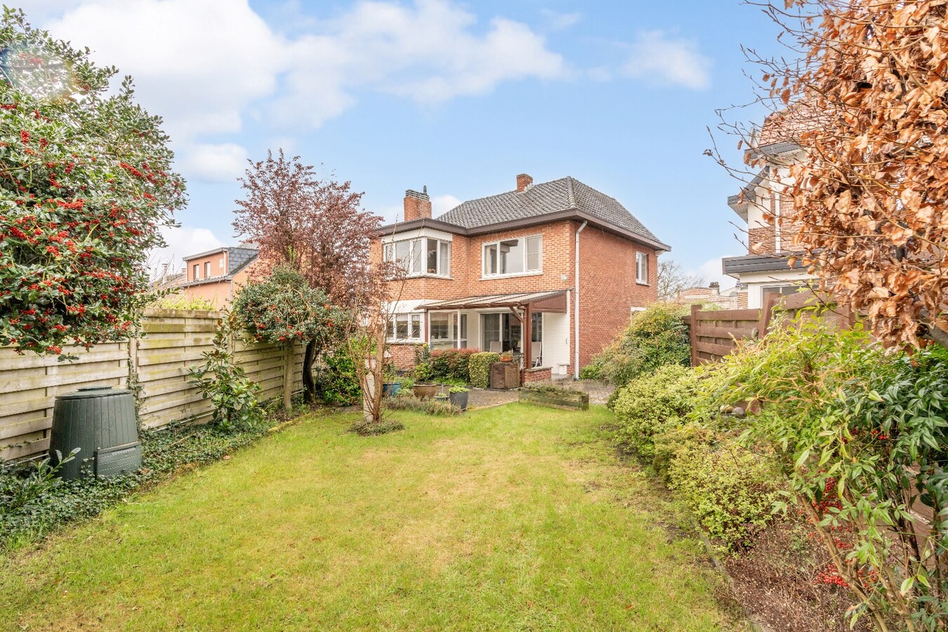 Ruime woning met tuin, garage en 3 slaapkamers. 