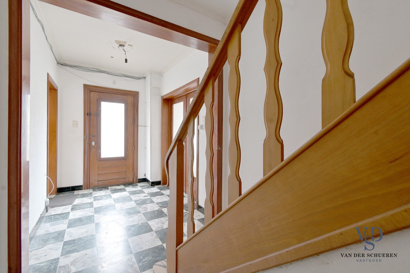 Degelijke, goed gelegen woning. 