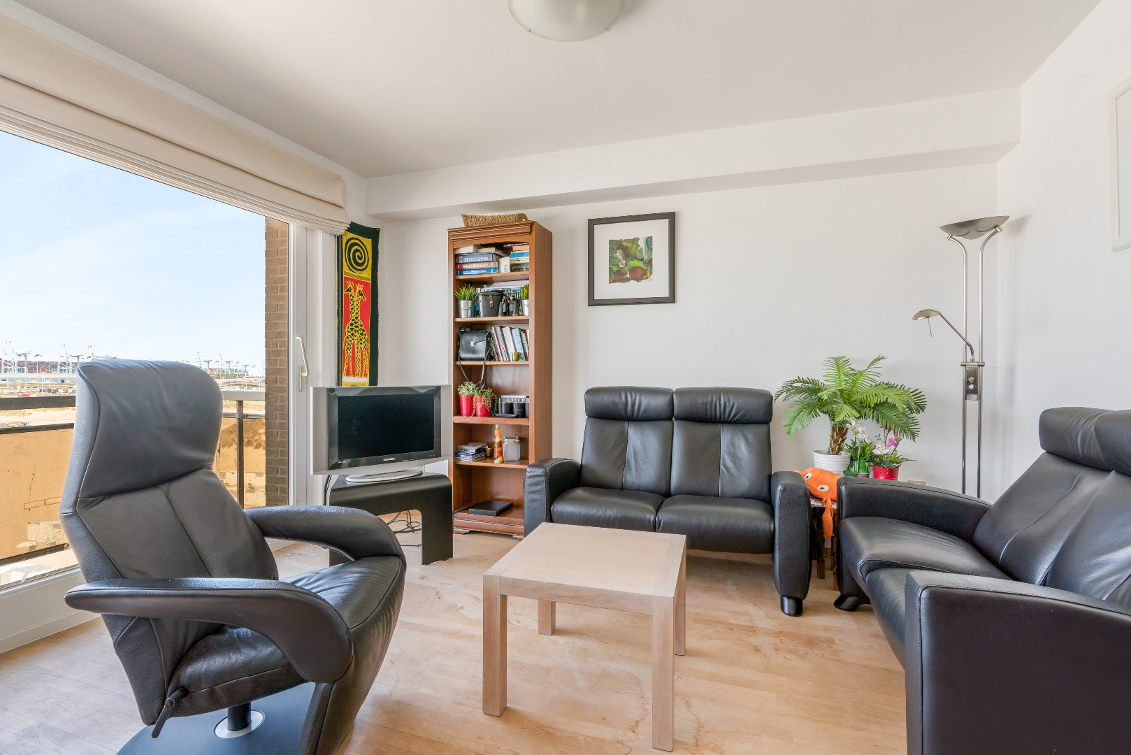 Topper! Mooi onderhouden 2 slaapkamer appartement 