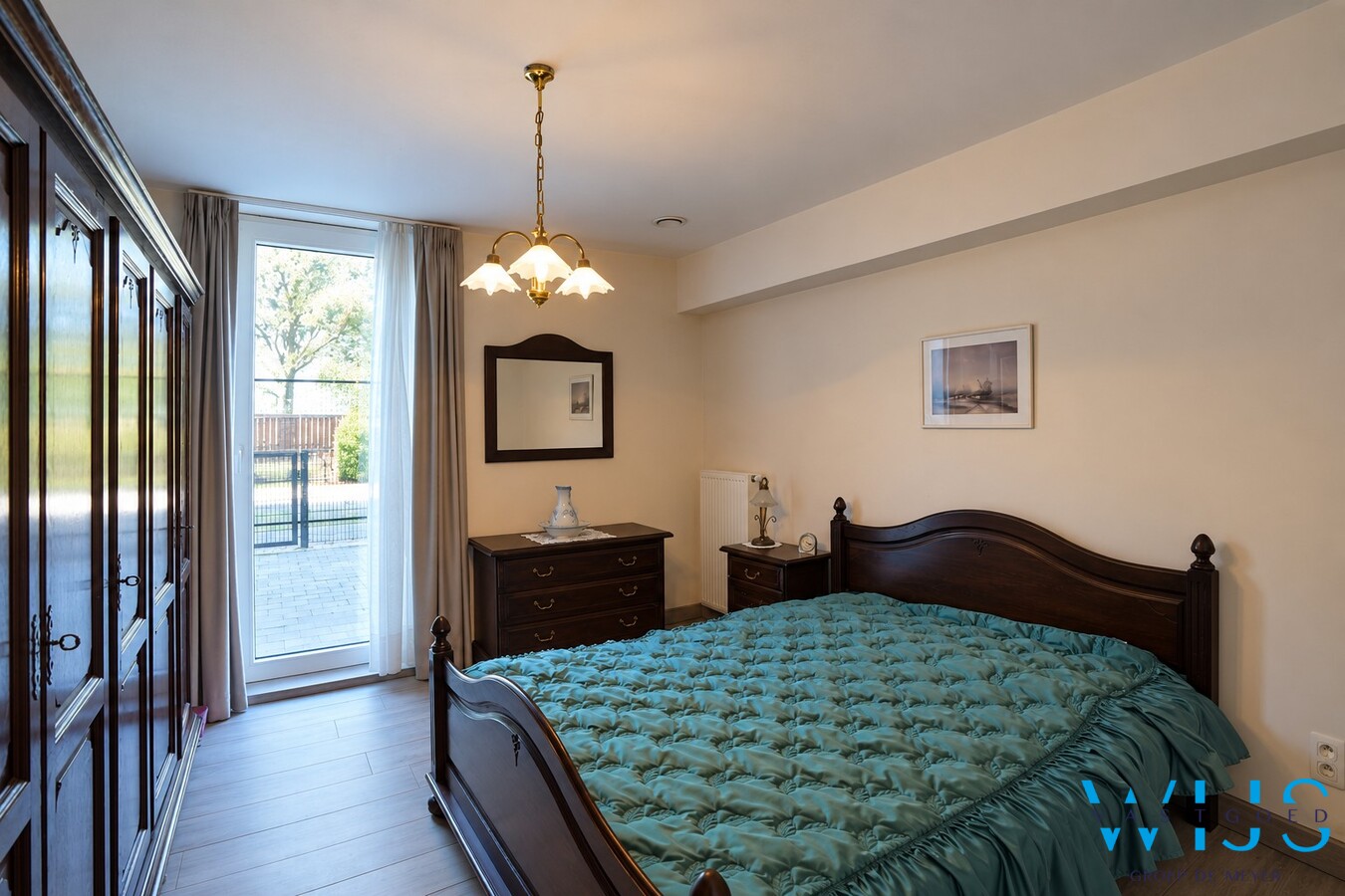 Recent verzorgd gelijkvloers appartement met garage en staanplaats ! 