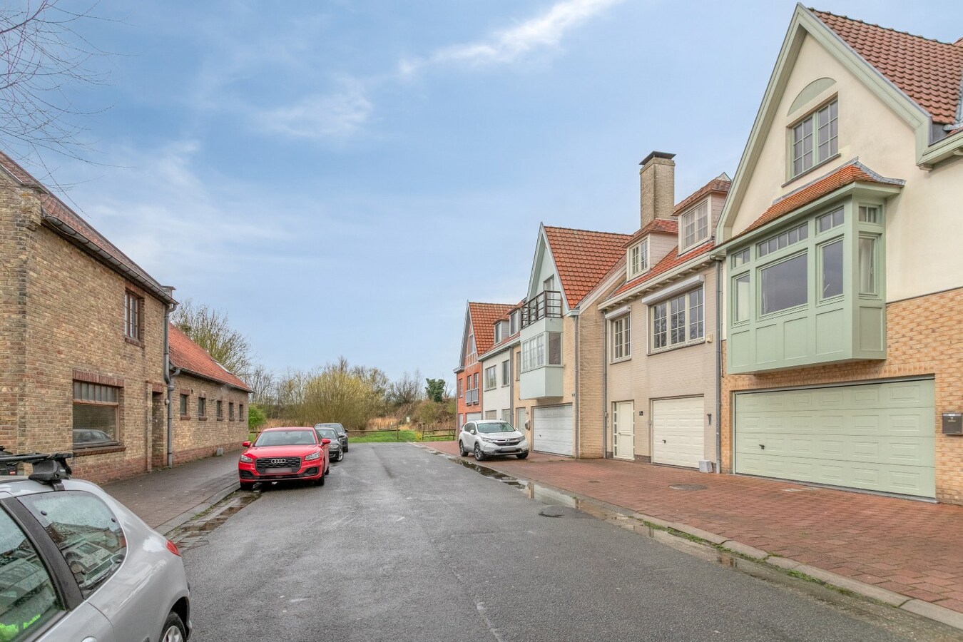Rustig gelegen gezinswoning met zicht op natuurgebied, tuin en garage voor 2 wagens. 