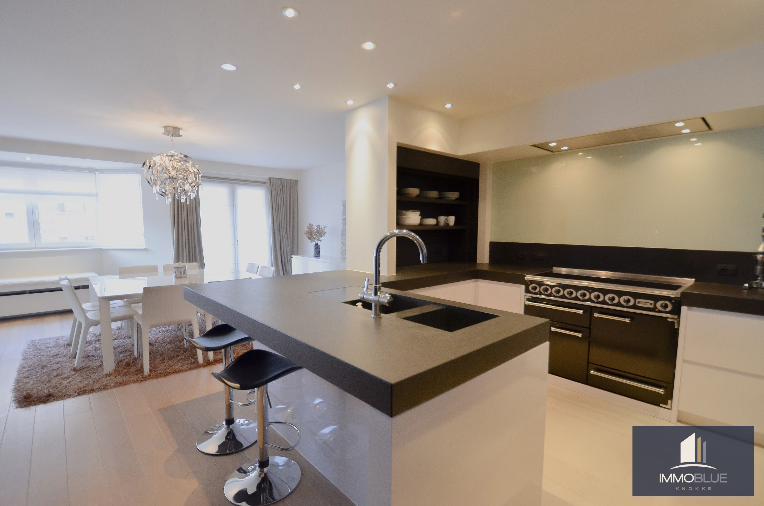 Topaanbieding – Uitzonderlijk ruim appartement gelegen in een stijlvolle residentie. 