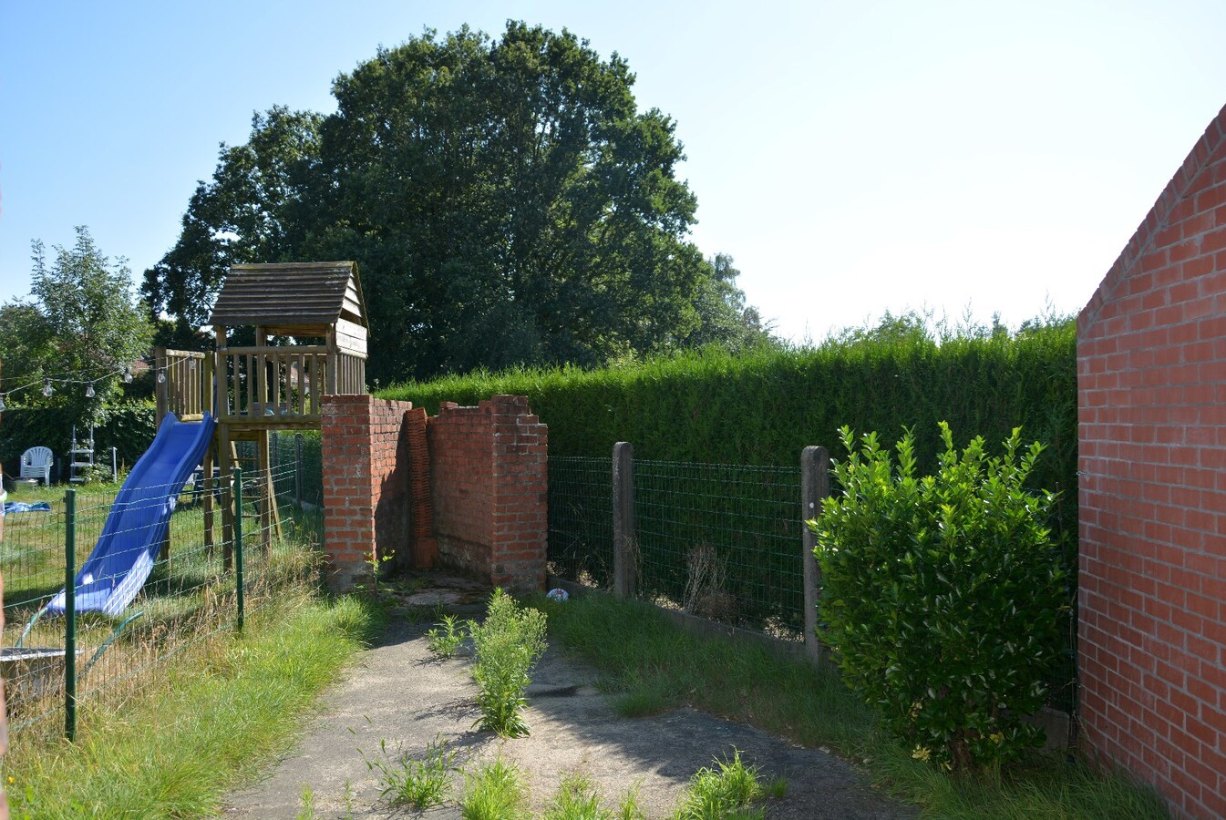 Te renoveren woning op uitstekende ligging in Varsenare 