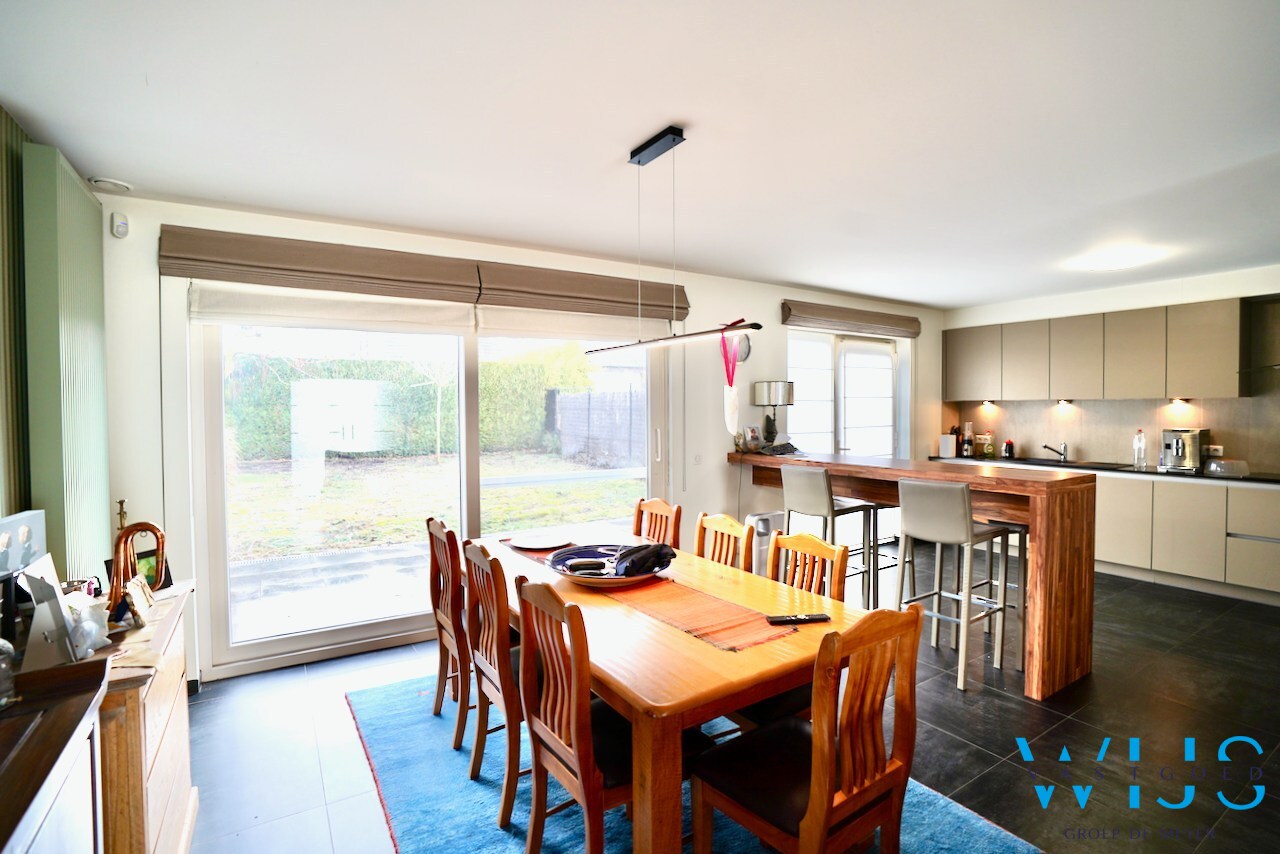 Instapklare halfopen bebouwing in rustige, kindvriendelijke woonwijk ! 