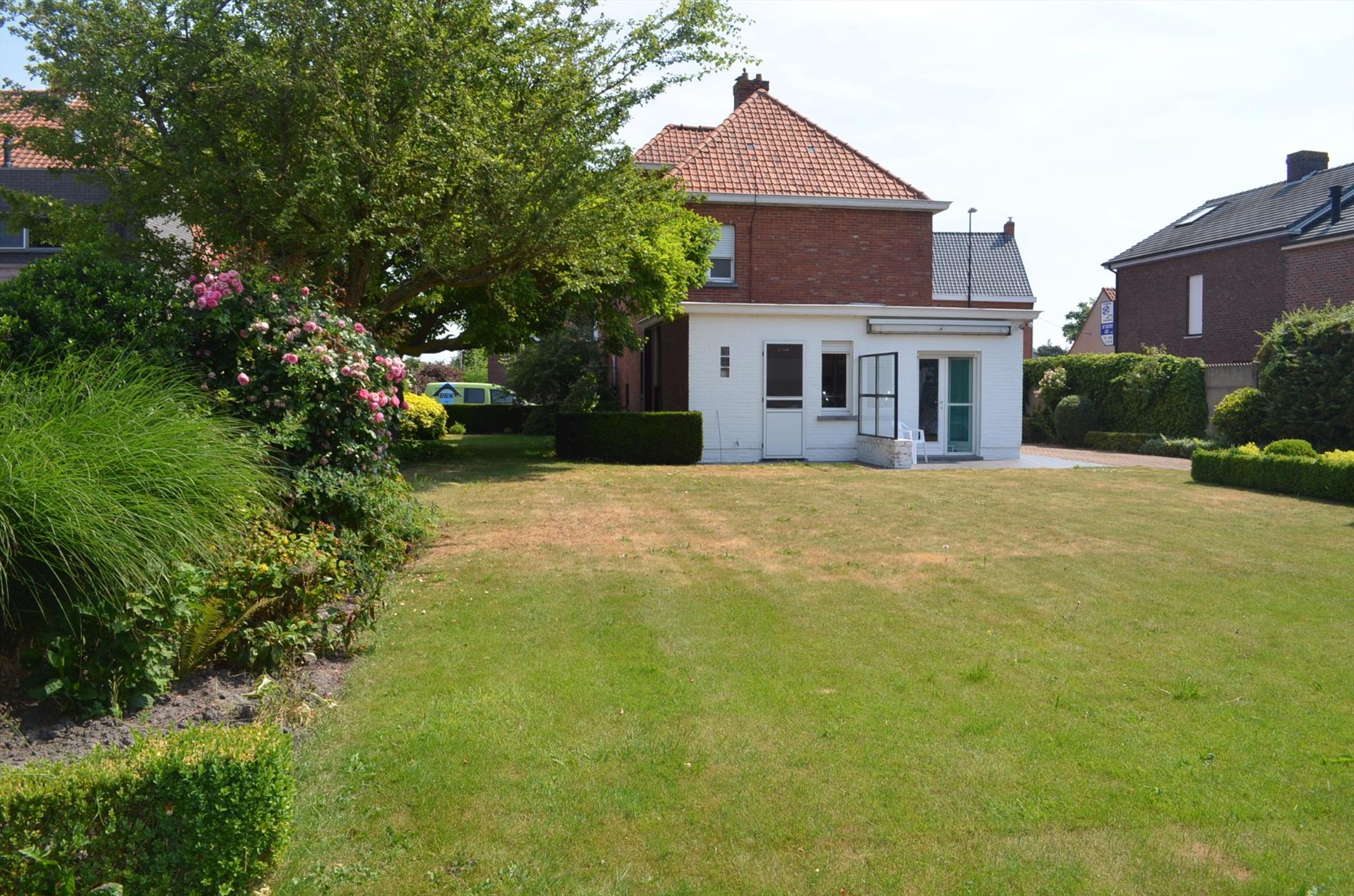 Open bebouwing met 3 slpks en garage te Adegem 