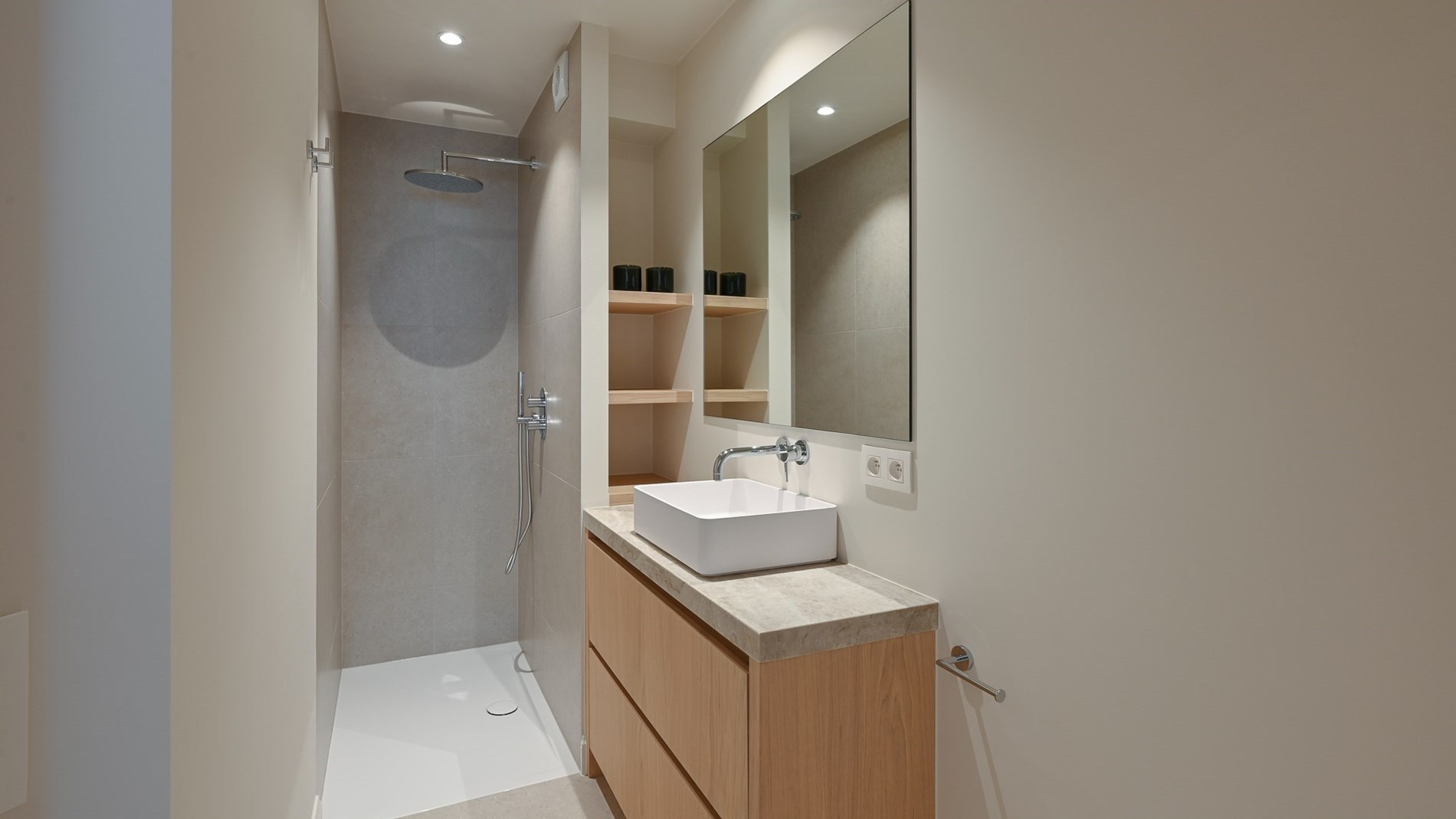 Magnifique appartement d'angle avec 3 chambres à coucher situé idéalement au milieu de l'avenue Lippens à Knokke. 