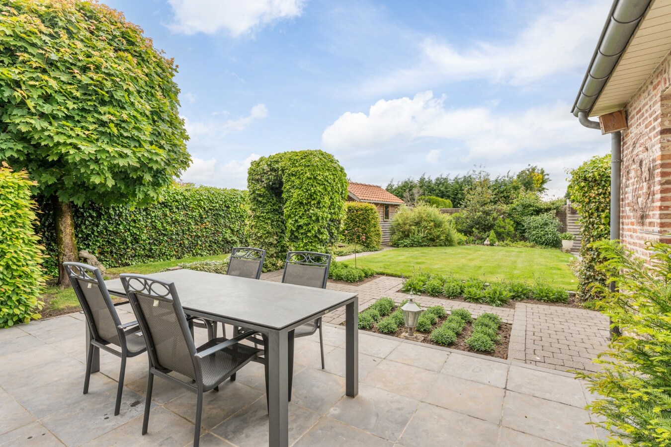 Stijlvolle, goed afgewerkte woning op een perceel van 6a32ca op een rustige locatie te Kinrooi! 