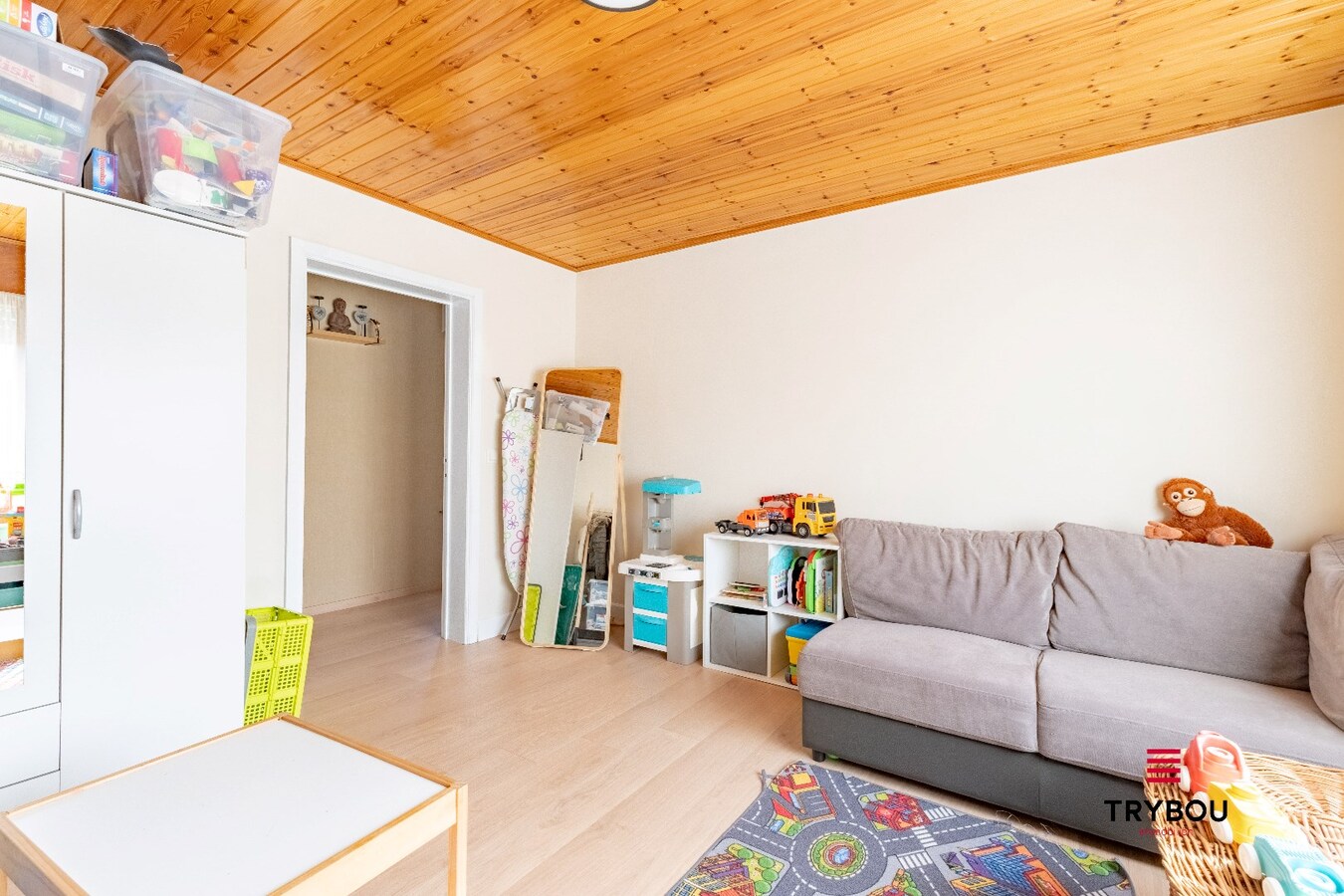 Instapklare gezinswoning met garage en prachtige tuin in rustige straat 