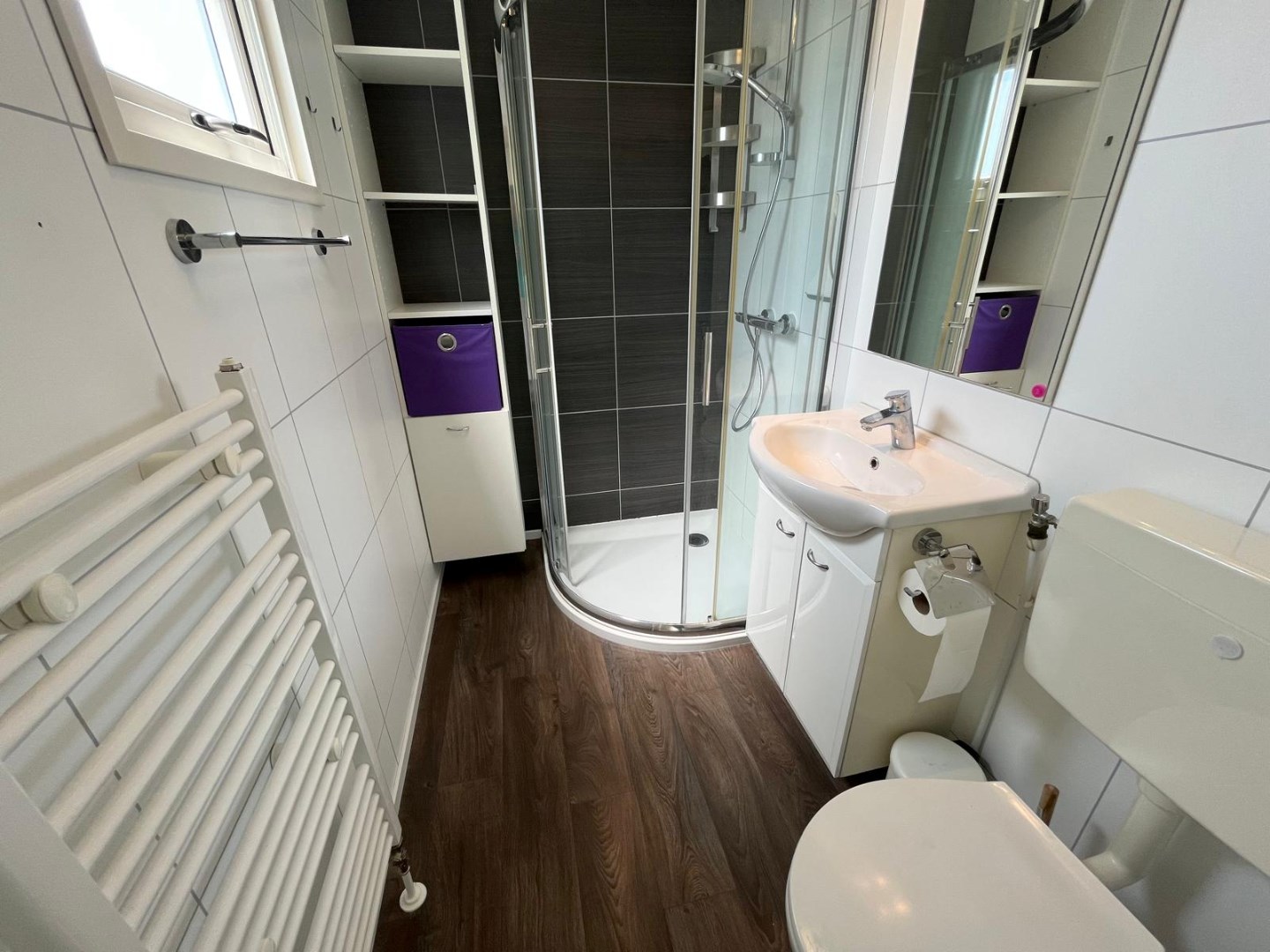 T.A. Makelaardij biedt aan: Goed onderhouden chalet (V47) op een rustige plek met veel privacy 