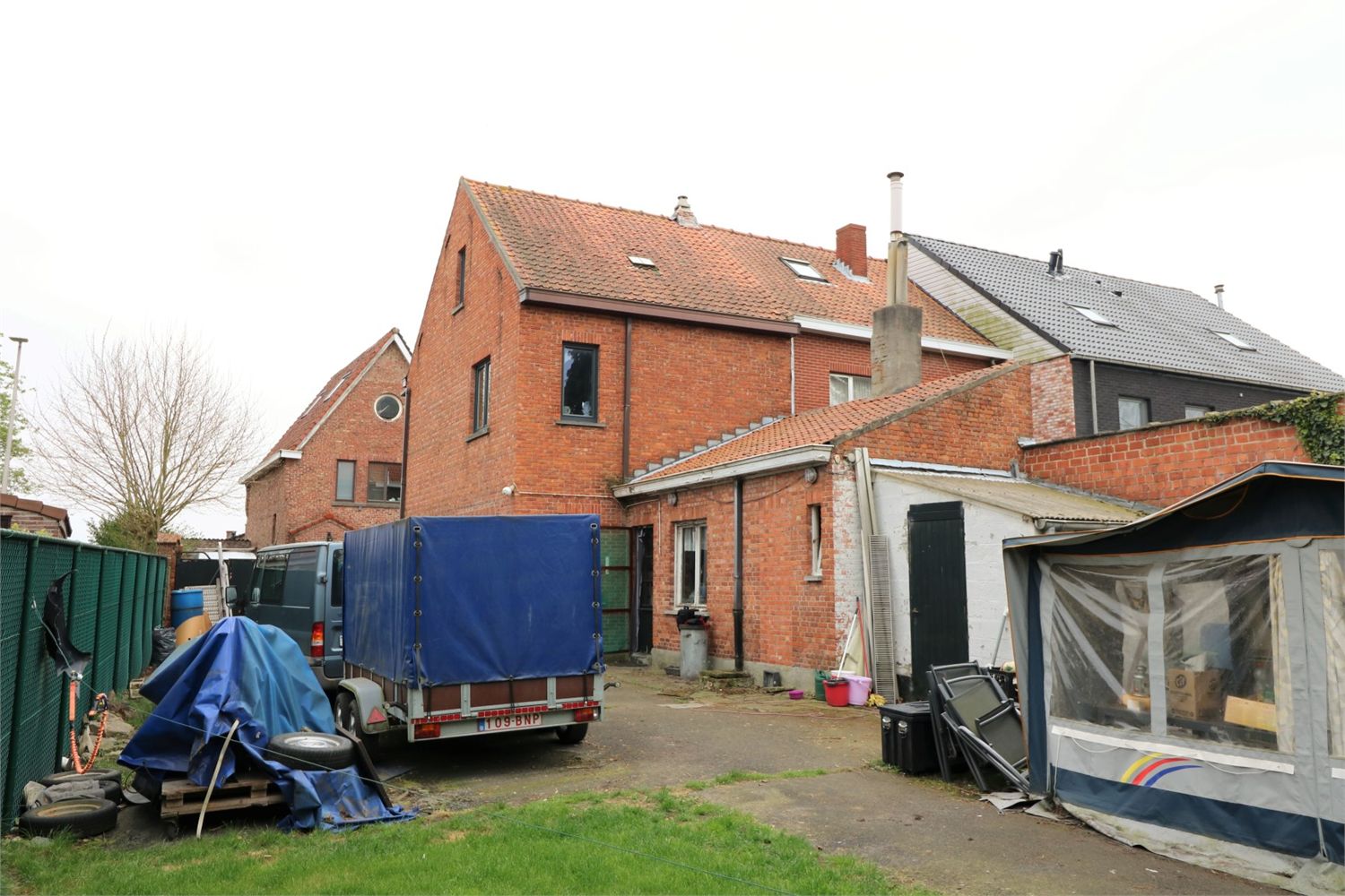 Te renoveren woning met veel mogelijkheden 