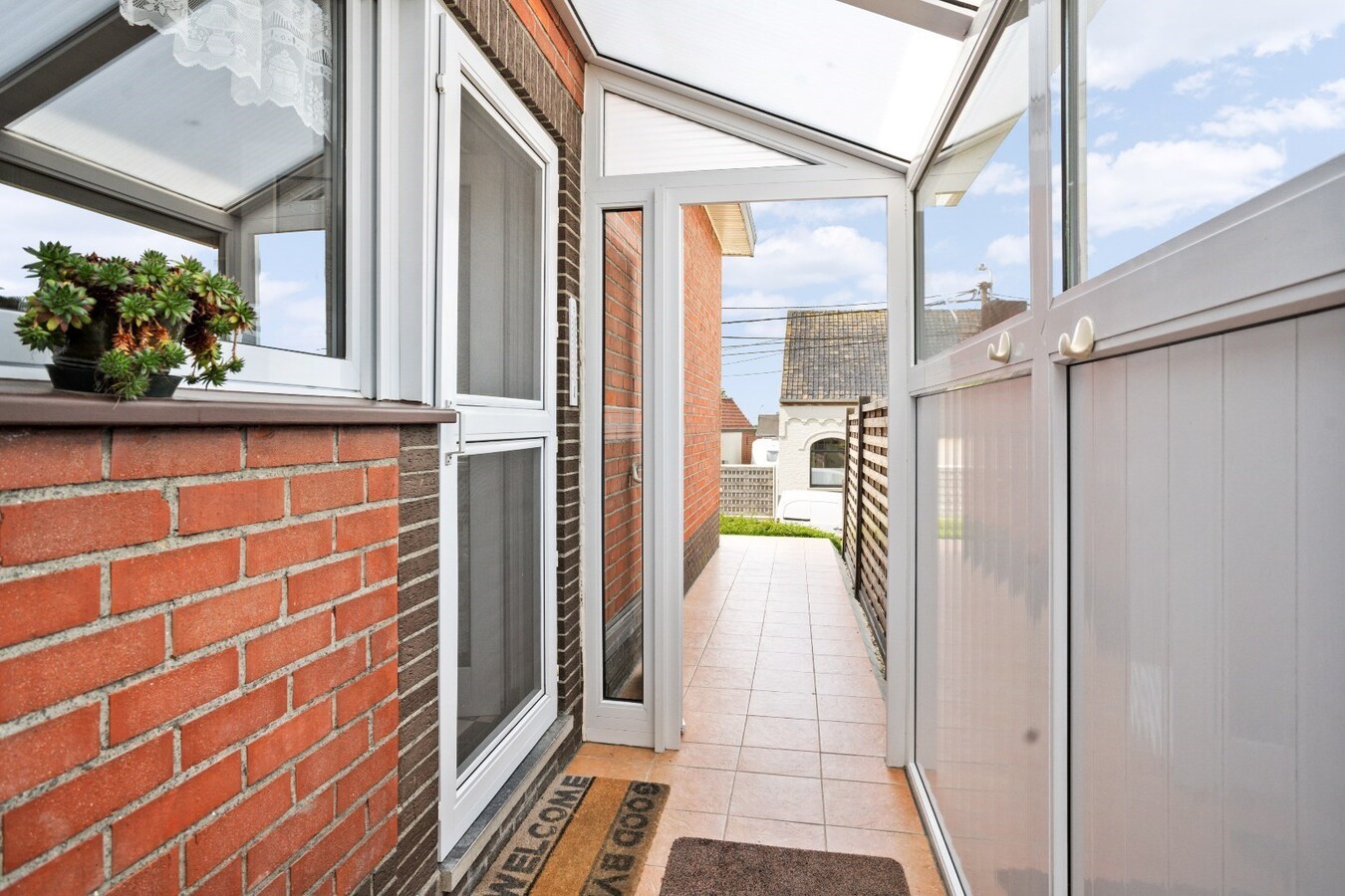 Goed onderhouden gelijkvloerswoning op ruim perceel van 700m² 