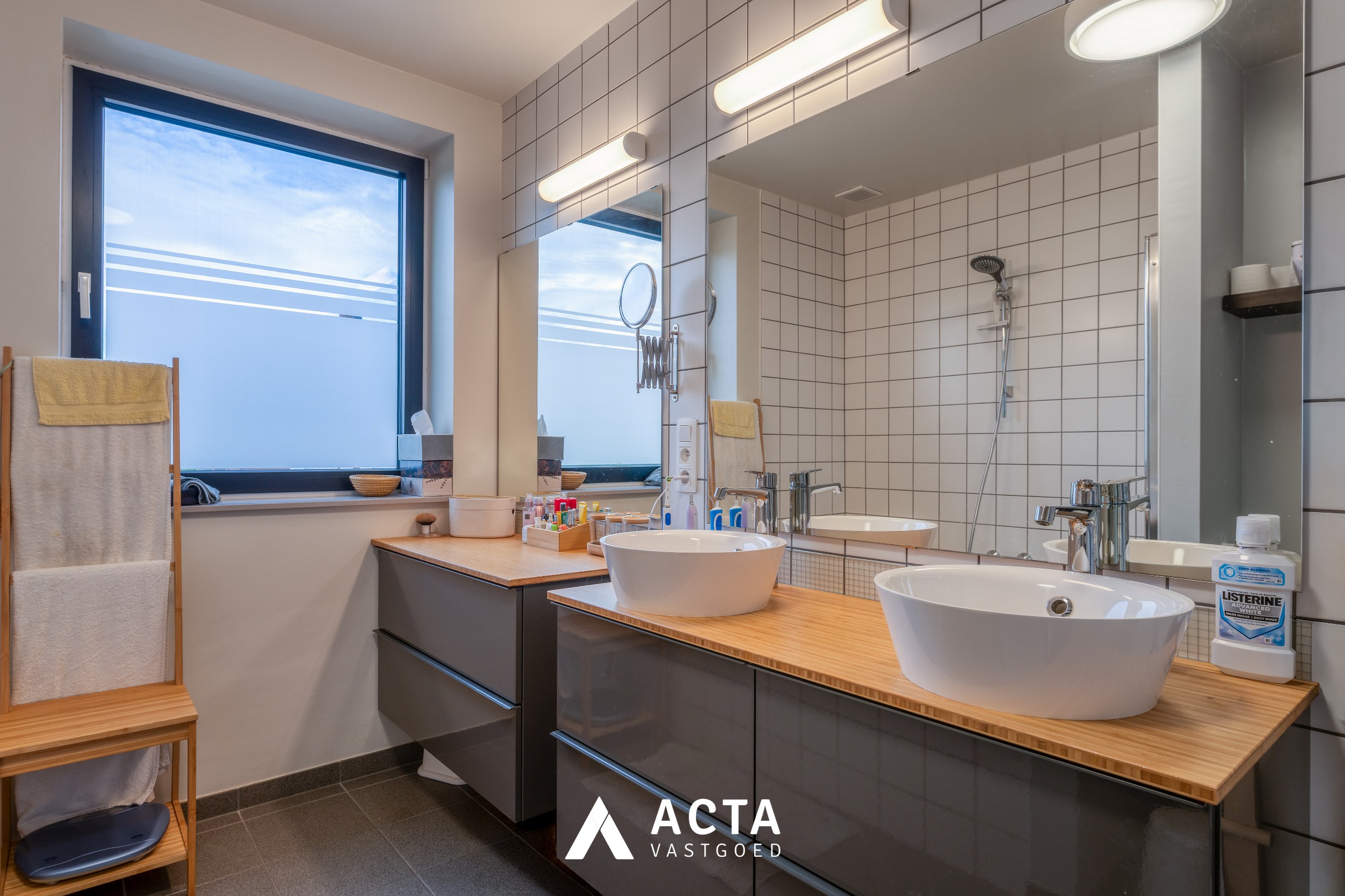 Instapklare halfopen gezinswoning in Baanhof in Oostende 