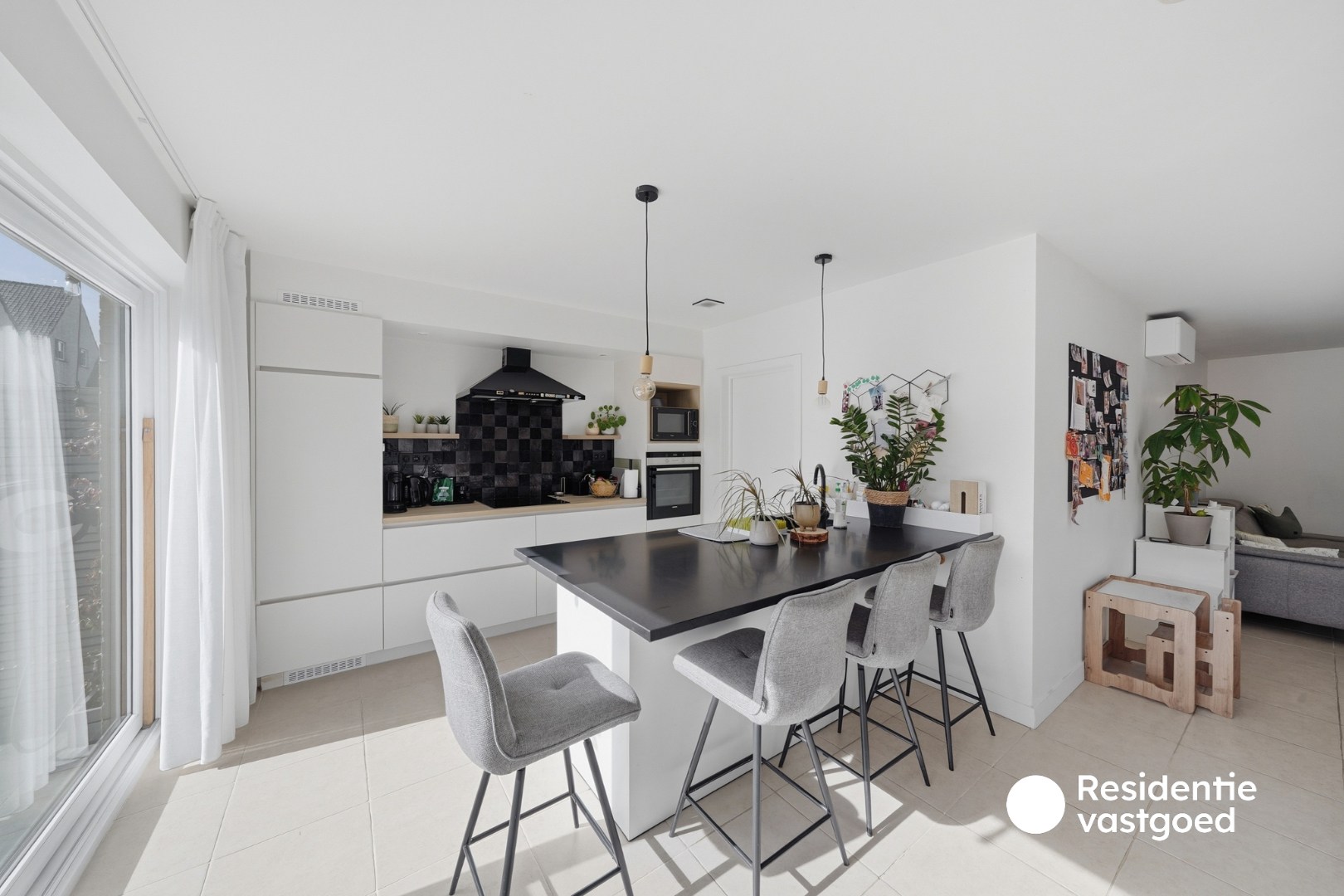 Instapklare woning te koop met garage en tuin! 