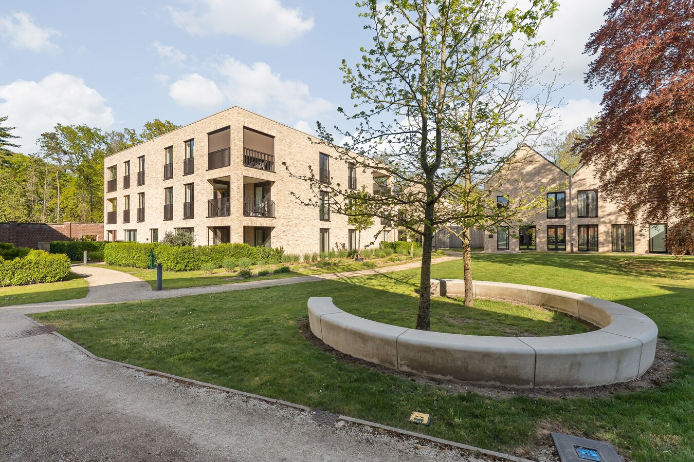 Recent, lichtrijk appartement met 2 slaapkamers 