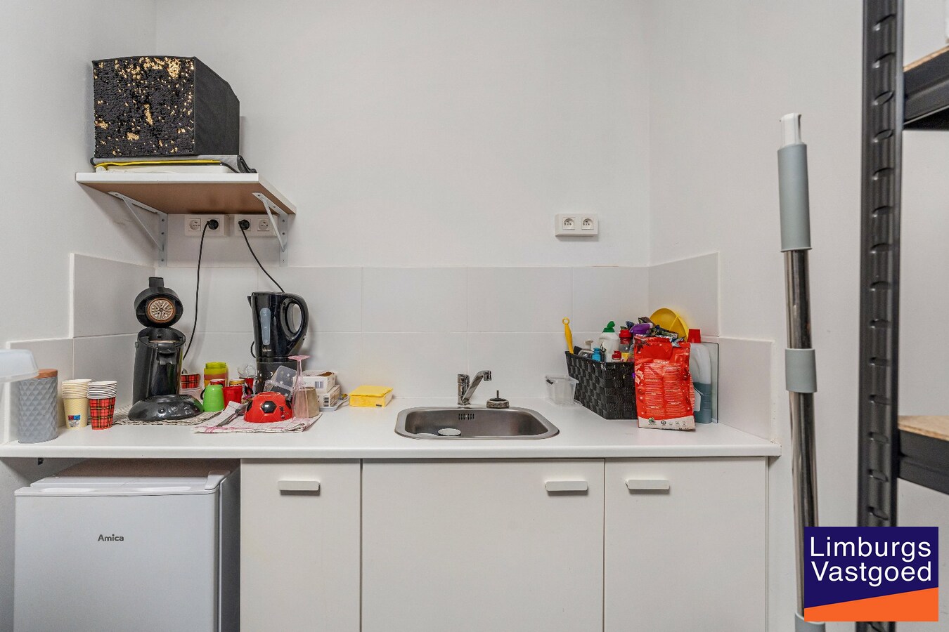 Handelsruimte, 110 m² + kelder, centrum van Houthalen-Oost 